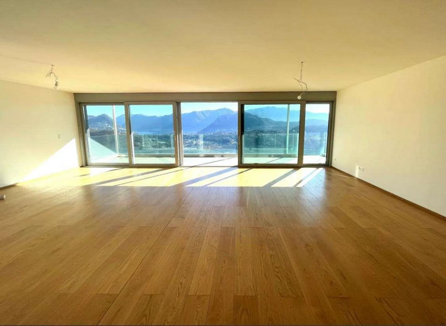 Vernate splendide appartement avec merveilleuse vue sur le lac et les montagnes - Photo 4 sur 13