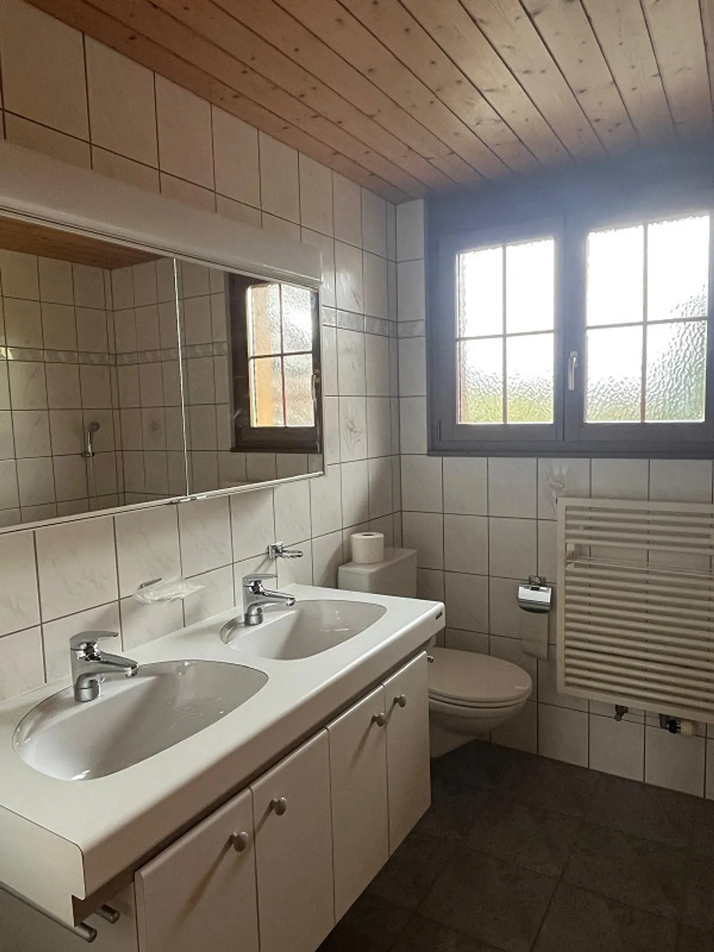 Appartement spacieux de 5,5 pièces dans une ferme idyllique à la campagne - Photo 5 sur 8