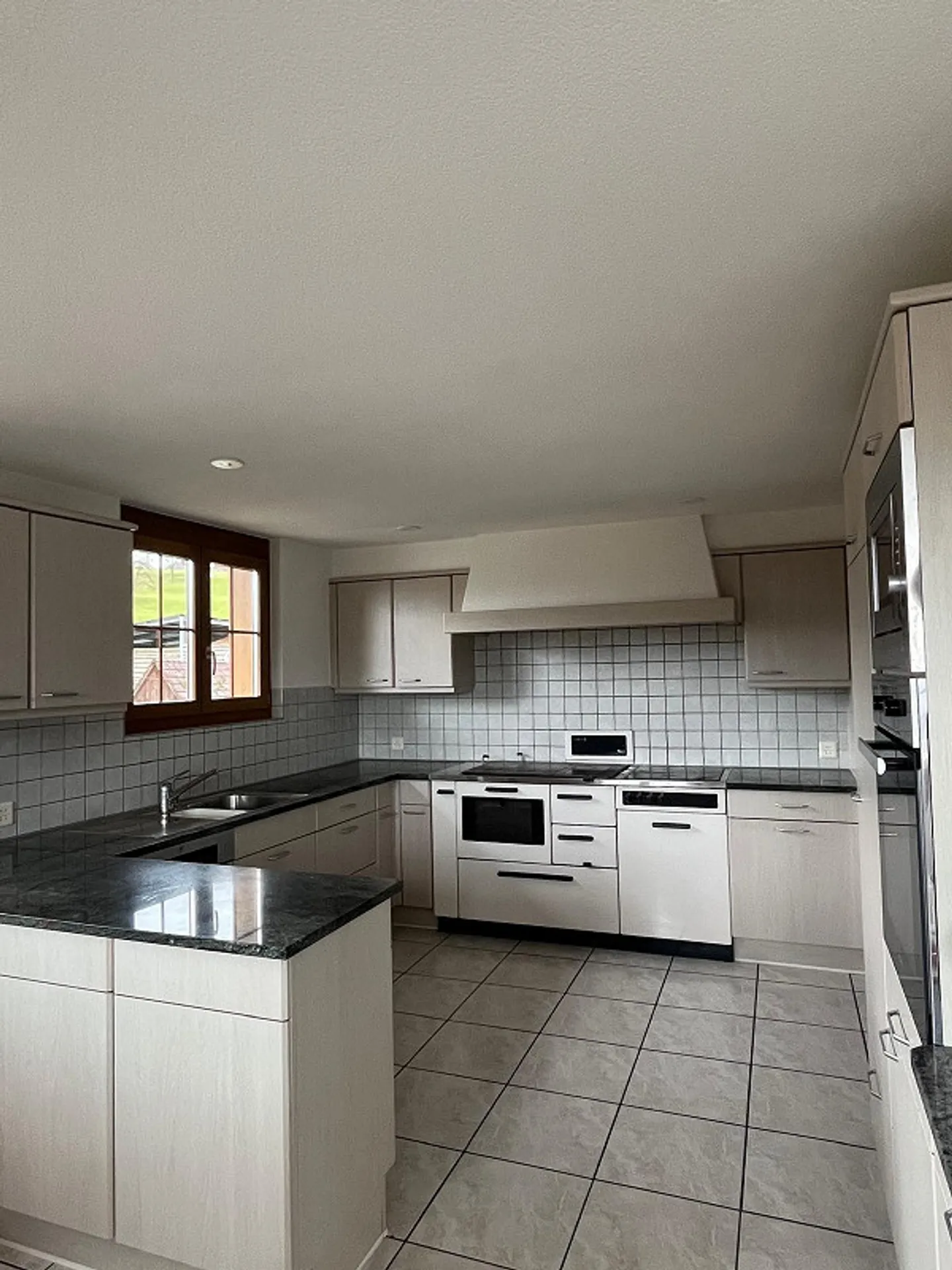 Appartement spacieux de 5,5 pièces dans une ferme idyllique à la campagne - Photo 6 sur 8