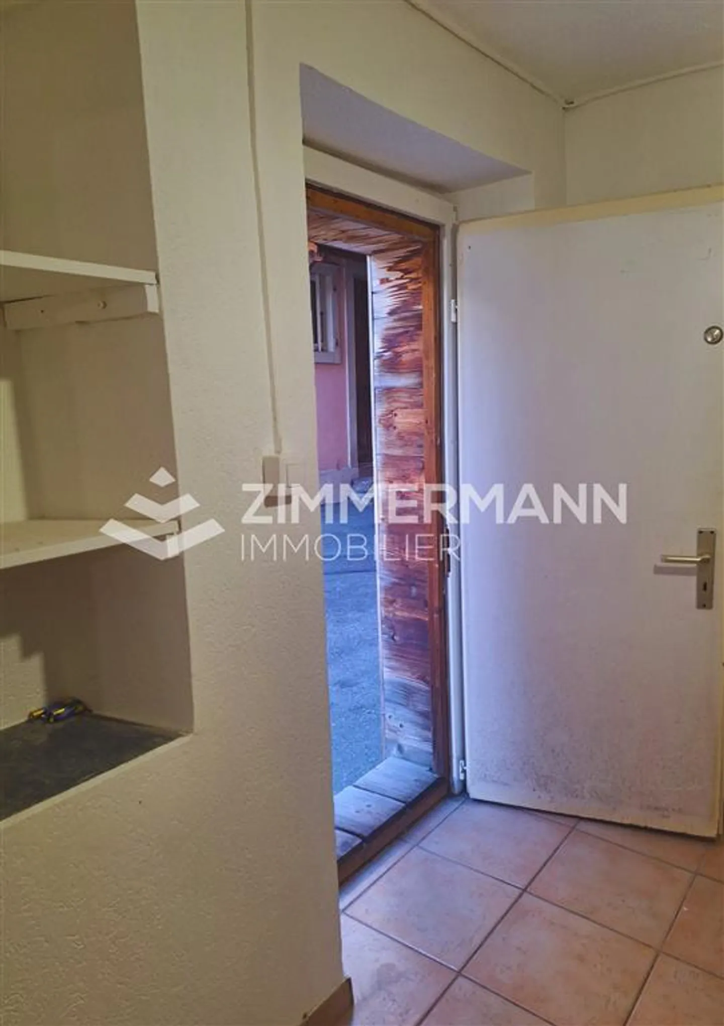 Commercial Space in Bex - Photo 5 of 11