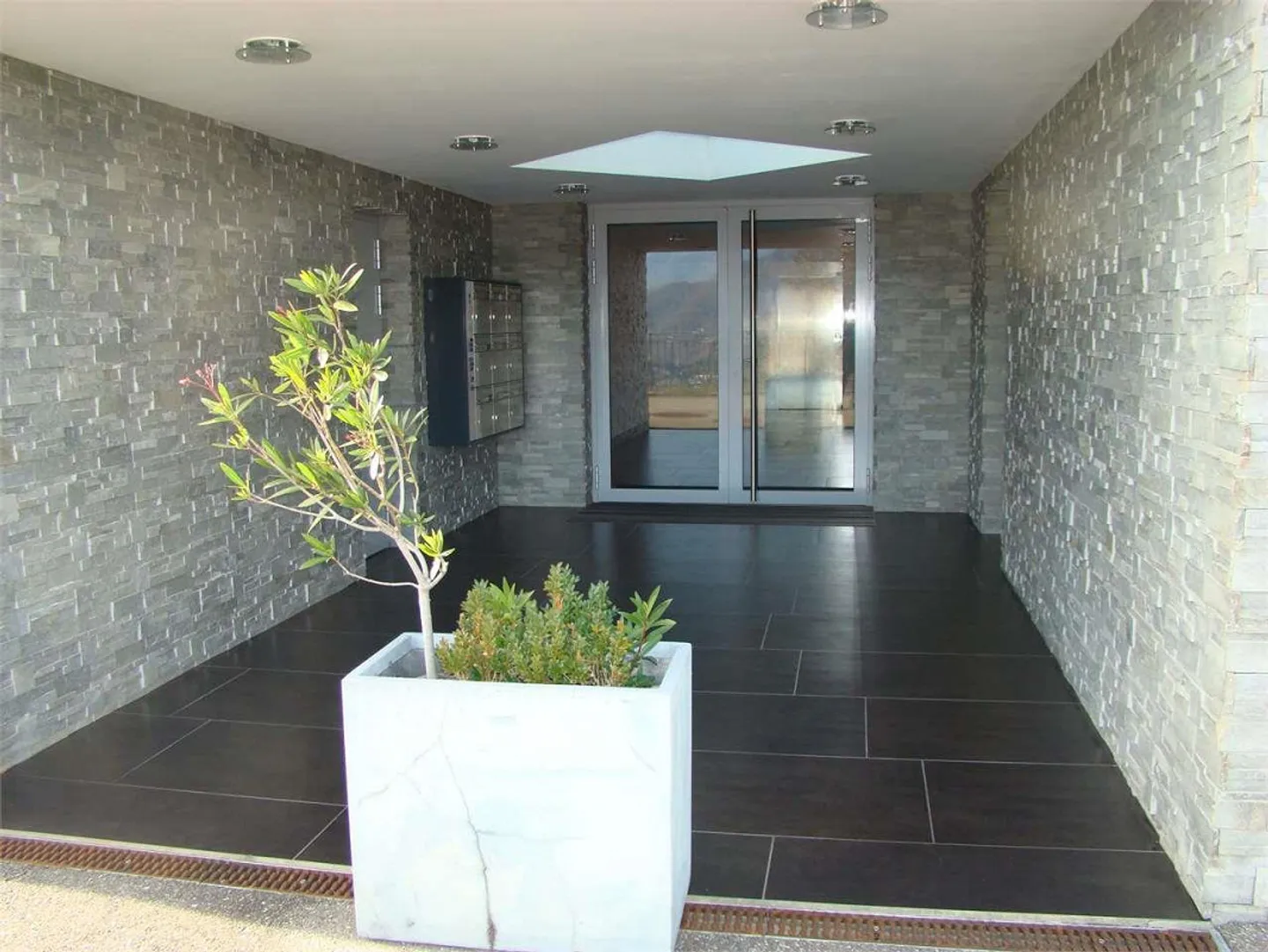 Vernate splendide appartement avec merveilleuse vue sur le lac et les montagnes - Photo 3 sur 13