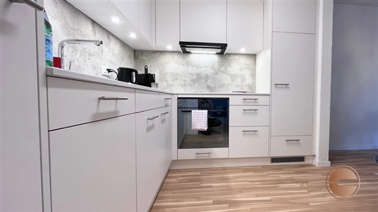 MODERN 2.5-ROOM BOUTIQUE SERVICED APARTMENT IN ZURICH WIPKINGEN - Photo 9 of 14