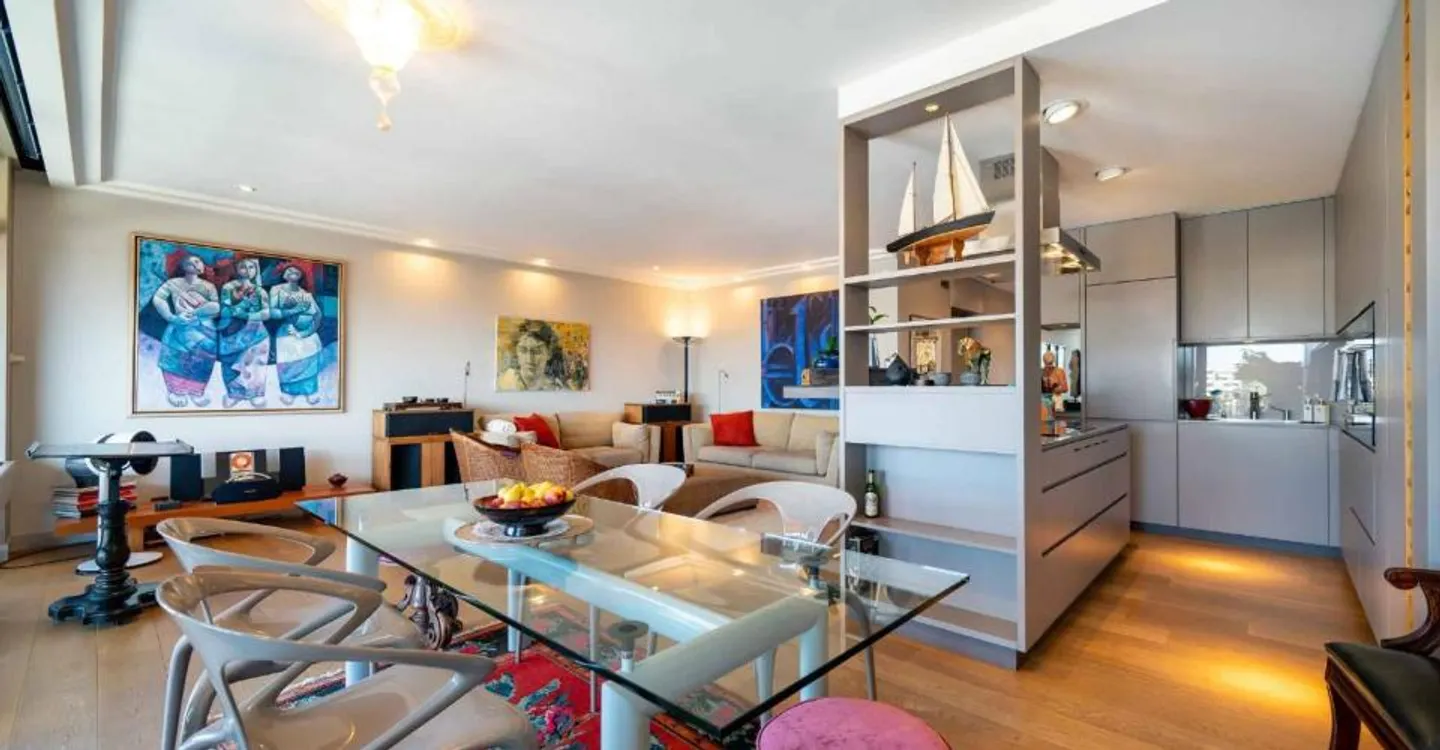 High-end furnished 4-room apartment - Photo 1 of 8
