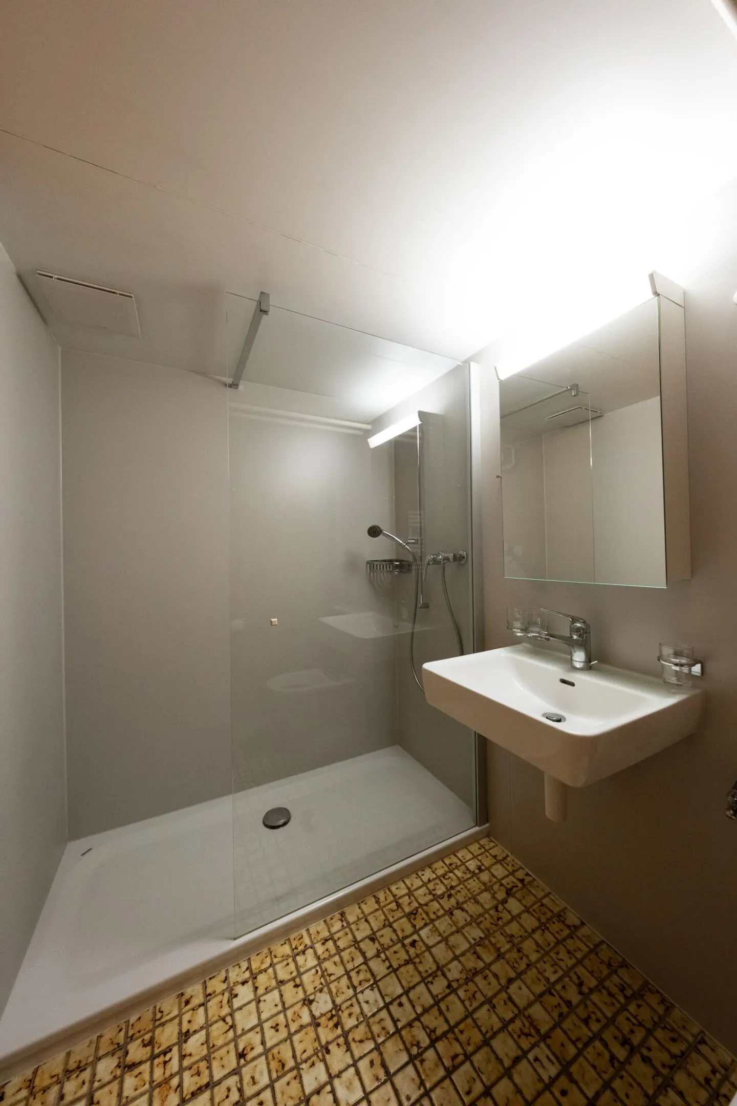 Cozy 4.5-room apartment with tiled stove - Photo 11 of 15