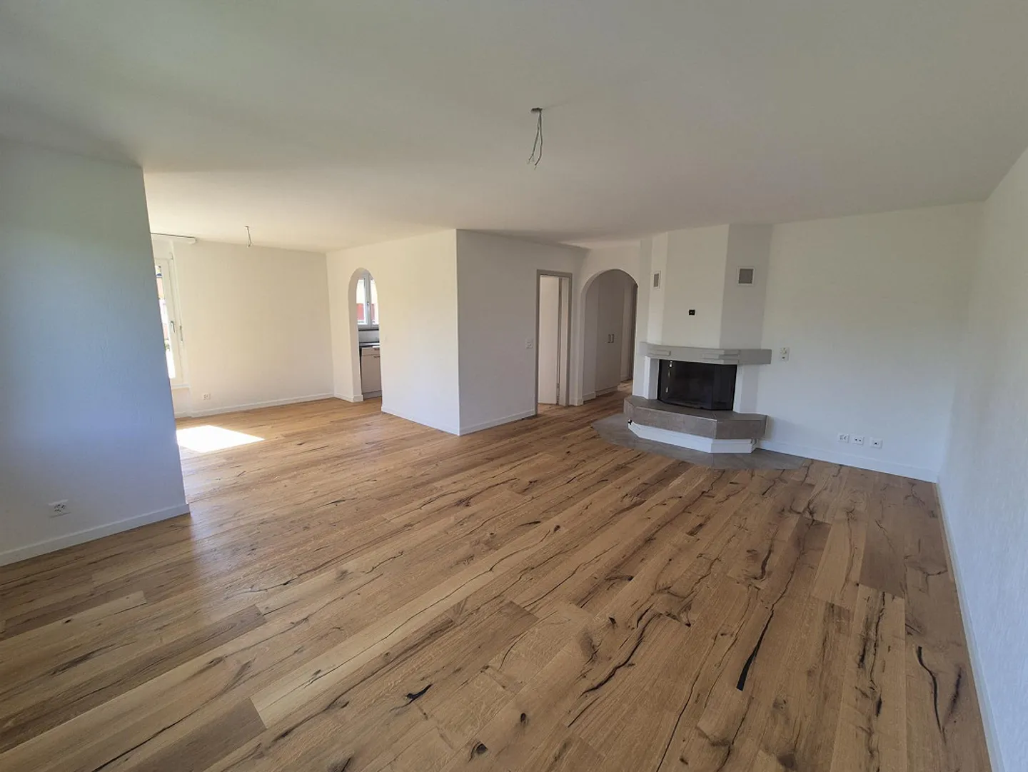 Appartamento 4,5 locali completamente ristrutturato in un quartiere adatto alle famiglie - Foto 2 di 8