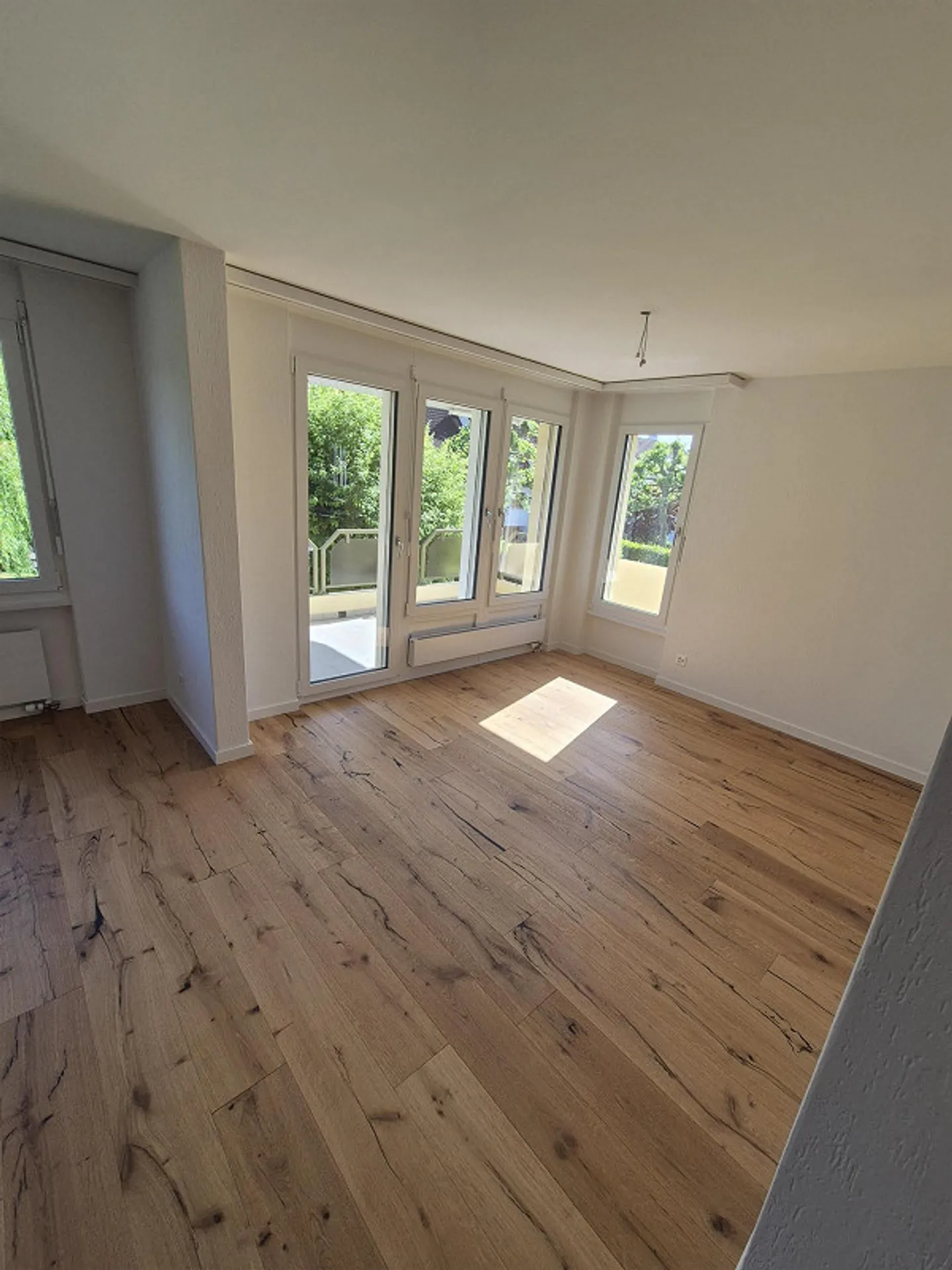 Appartamento 4,5 locali completamente ristrutturato in un quartiere adatto alle famiglie - Foto 3 di 8
