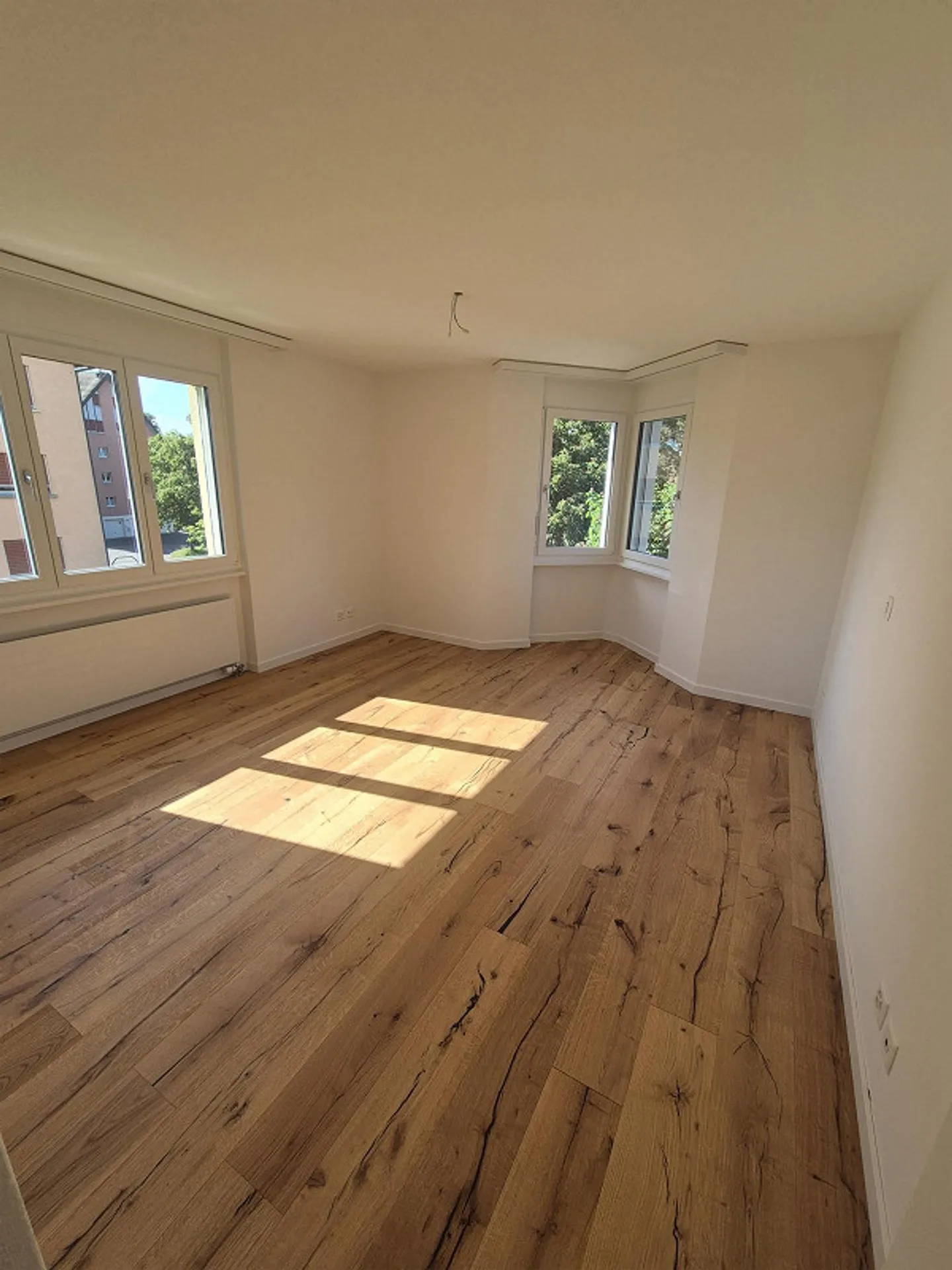 Appartamento 4,5 locali completamente ristrutturato in un quartiere adatto alle famiglie - Foto 4 di 8