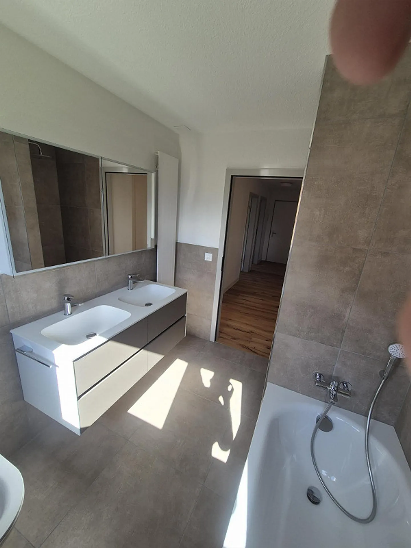 Appartamento 4,5 locali completamente ristrutturato in un quartiere adatto alle famiglie - Foto 7 di 8