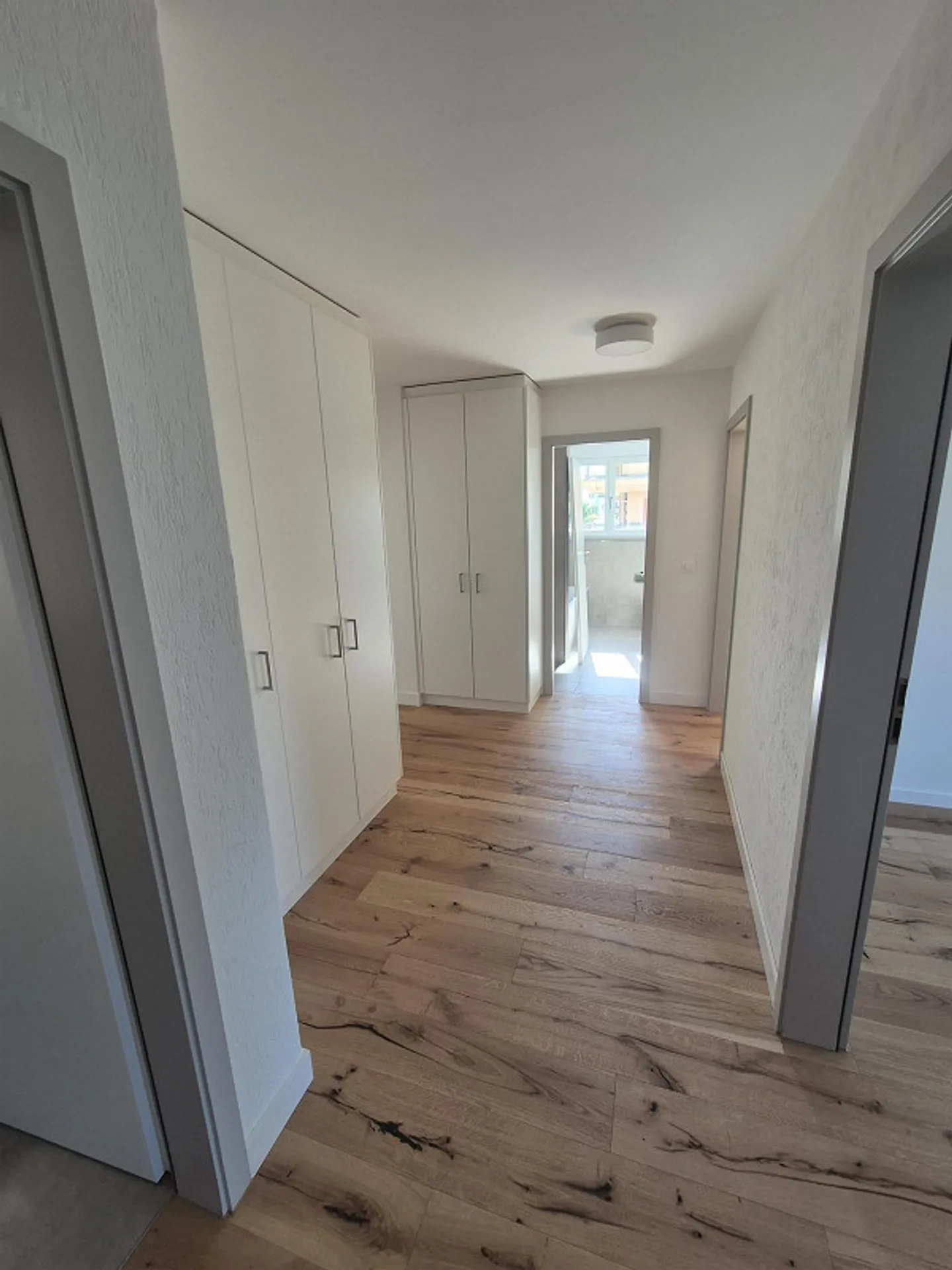 Appartamento 4,5 locali completamente ristrutturato in un quartiere adatto alle famiglie - Foto 8 di 8