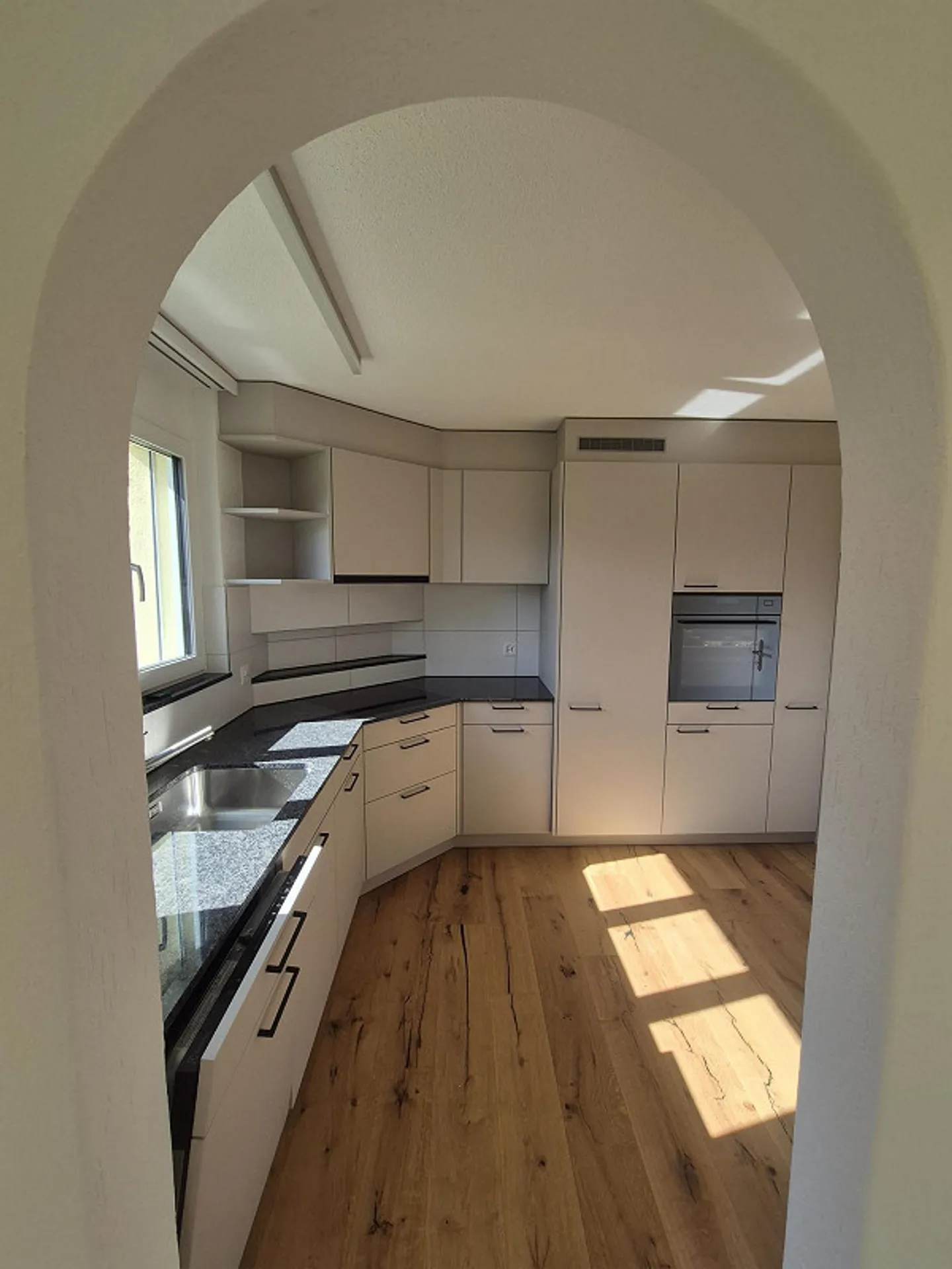Appartamento 4,5 locali completamente ristrutturato in un quartiere adatto alle famiglie - Foto 5 di 8
