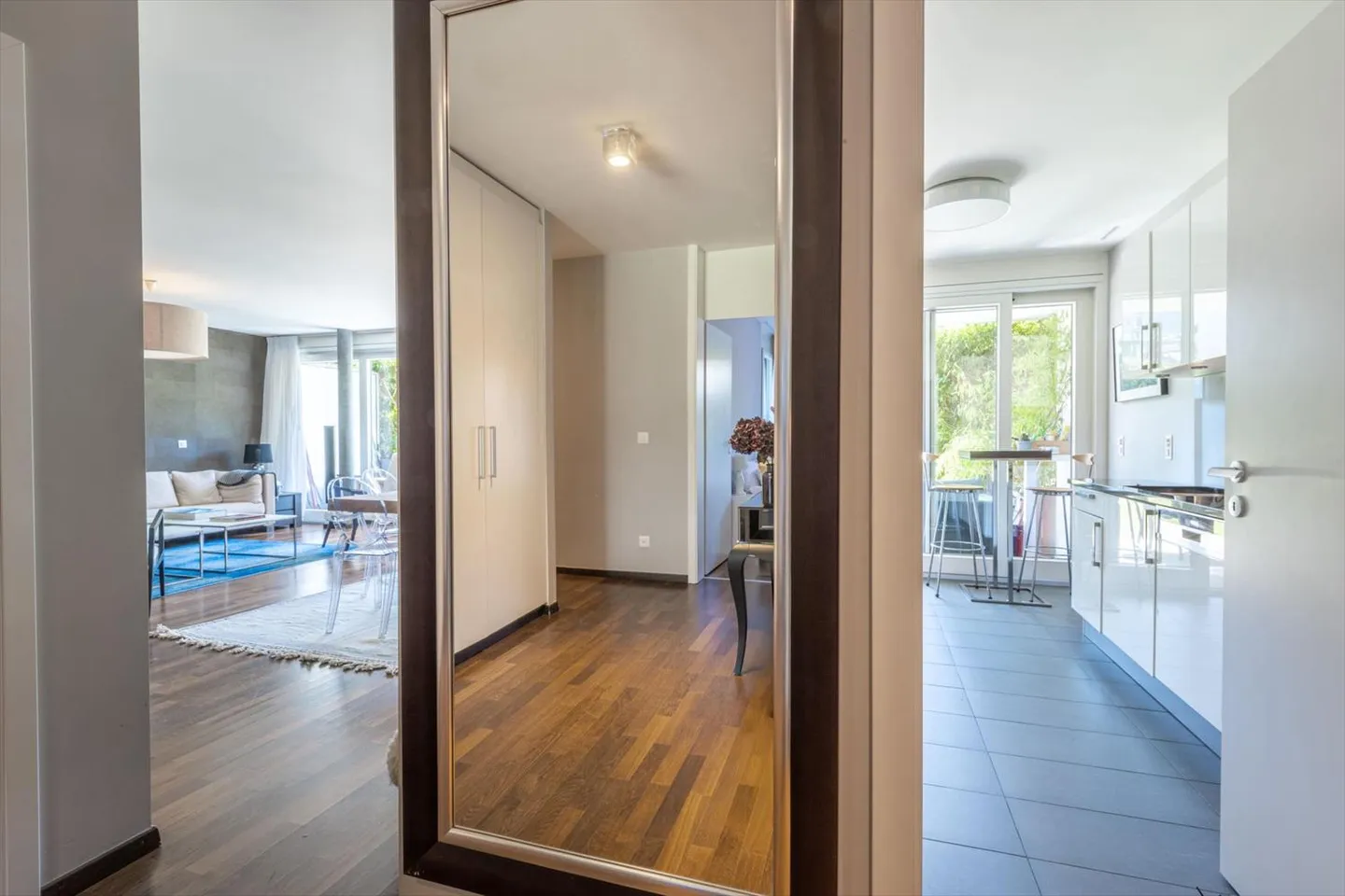 Bel appartement contemporain avec jardin - Photo 4 sur 6