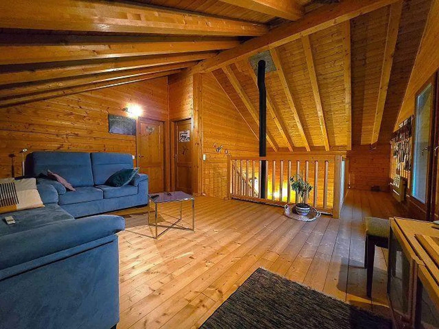 Bello chalet di 5.5 loc. con terreno, bella vistta, molto soleggiata e tranquilla - Foto 4 di 45