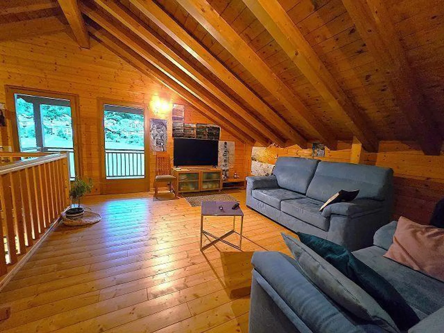 Bello chalet di 5.5 loc. con terreno, bella vistta, molto soleggiata e tranquilla - Foto 5 di 45