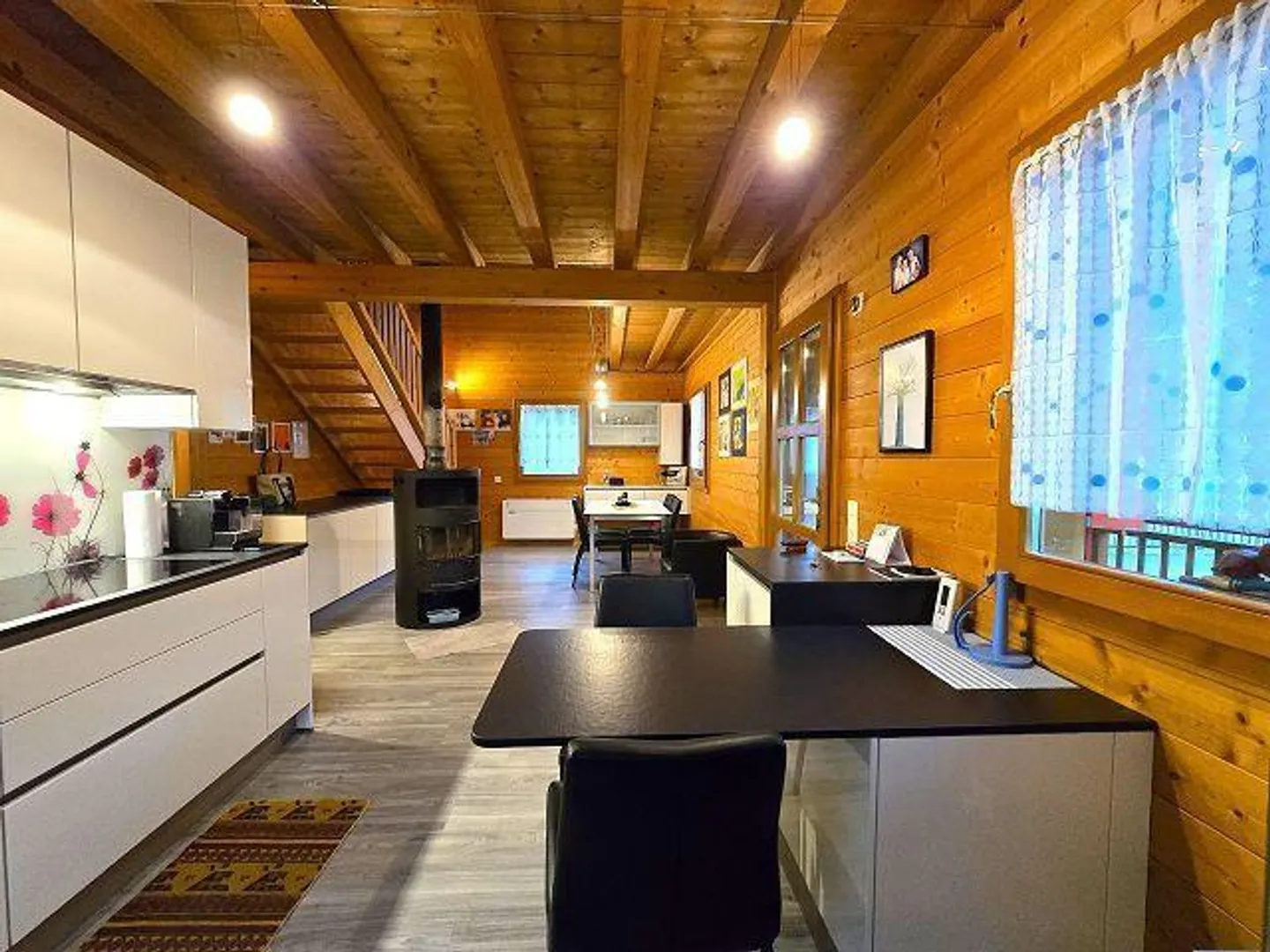 Bello chalet di 5.5 loc. con terreno, bella vistta, molto soleggiata e tranquilla - Foto 9 di 45