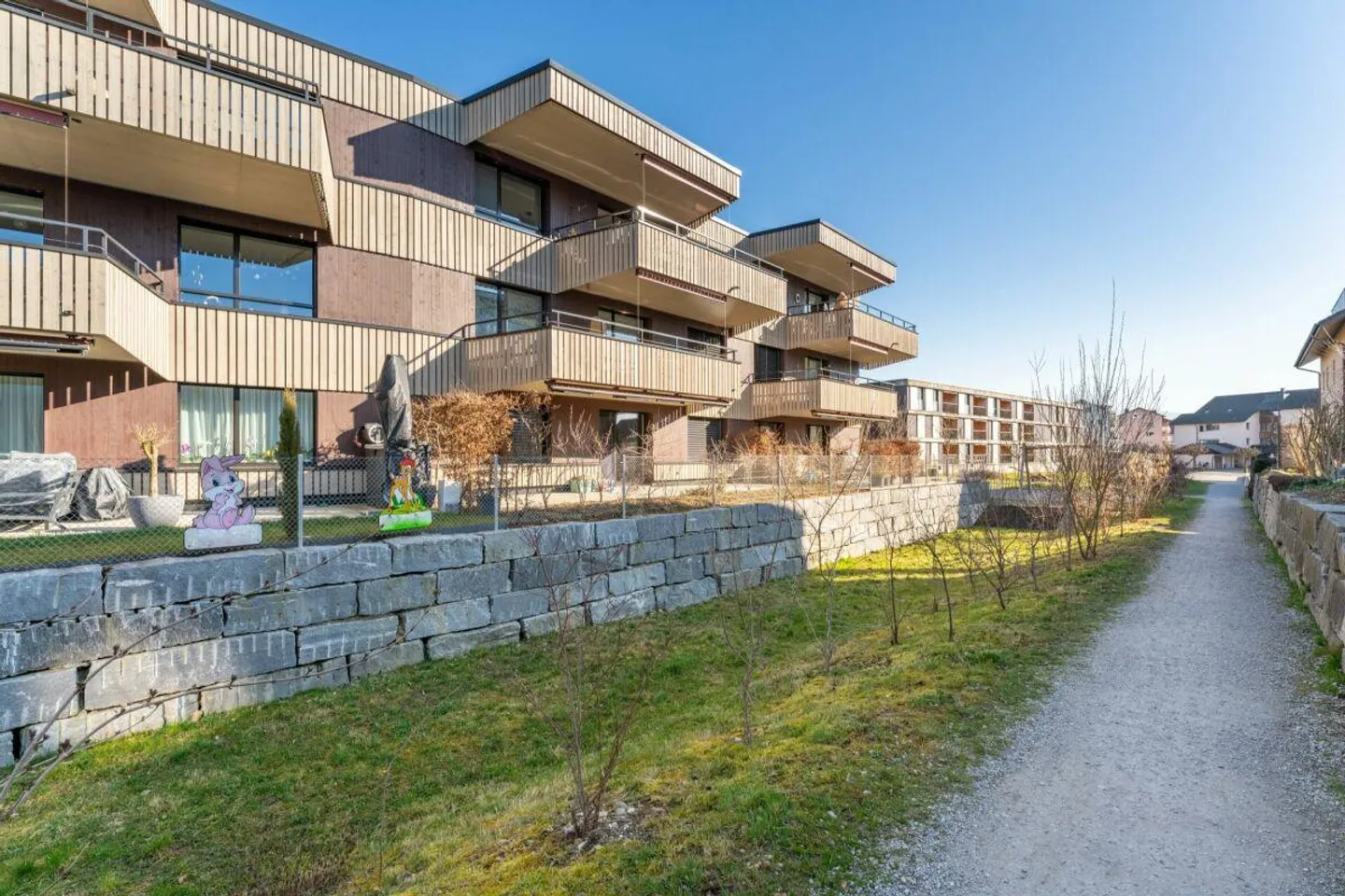 Appartamento giardino moderno e soleggiato di 4 ½ locali con grande terrazza (procedura d'asta) - Foto 12 di 12