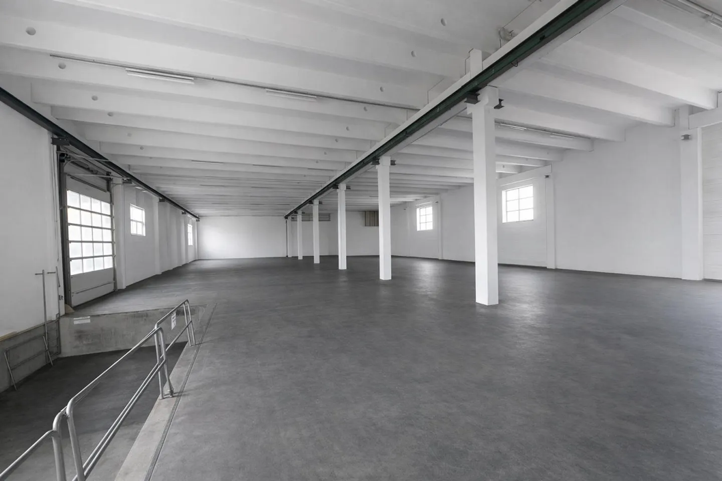 Spazio commerciale attraente e spazioso di 800 m2 in zona industriale - Foto 3 di 5