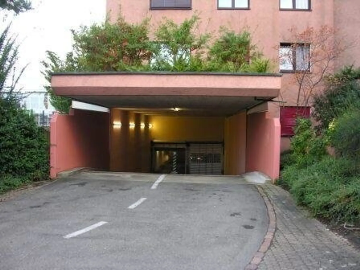 Motorcycle parking spaces for rent in Zurich - Photo 1 of 1