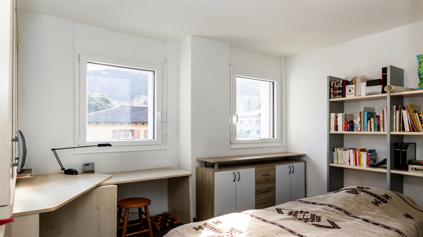 Modern Apartment with Terrace - Photo 4 of 9