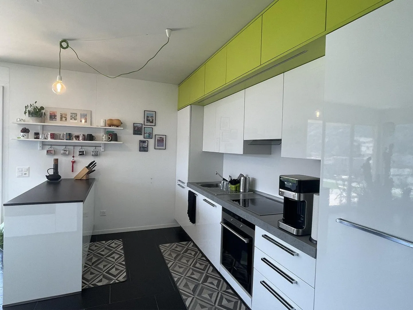SCHÖNE 3.5-WOHNUNG MIT GROSSER TERRASSE UND 2 PARKPLÄTZEN - Foto 6 von 13