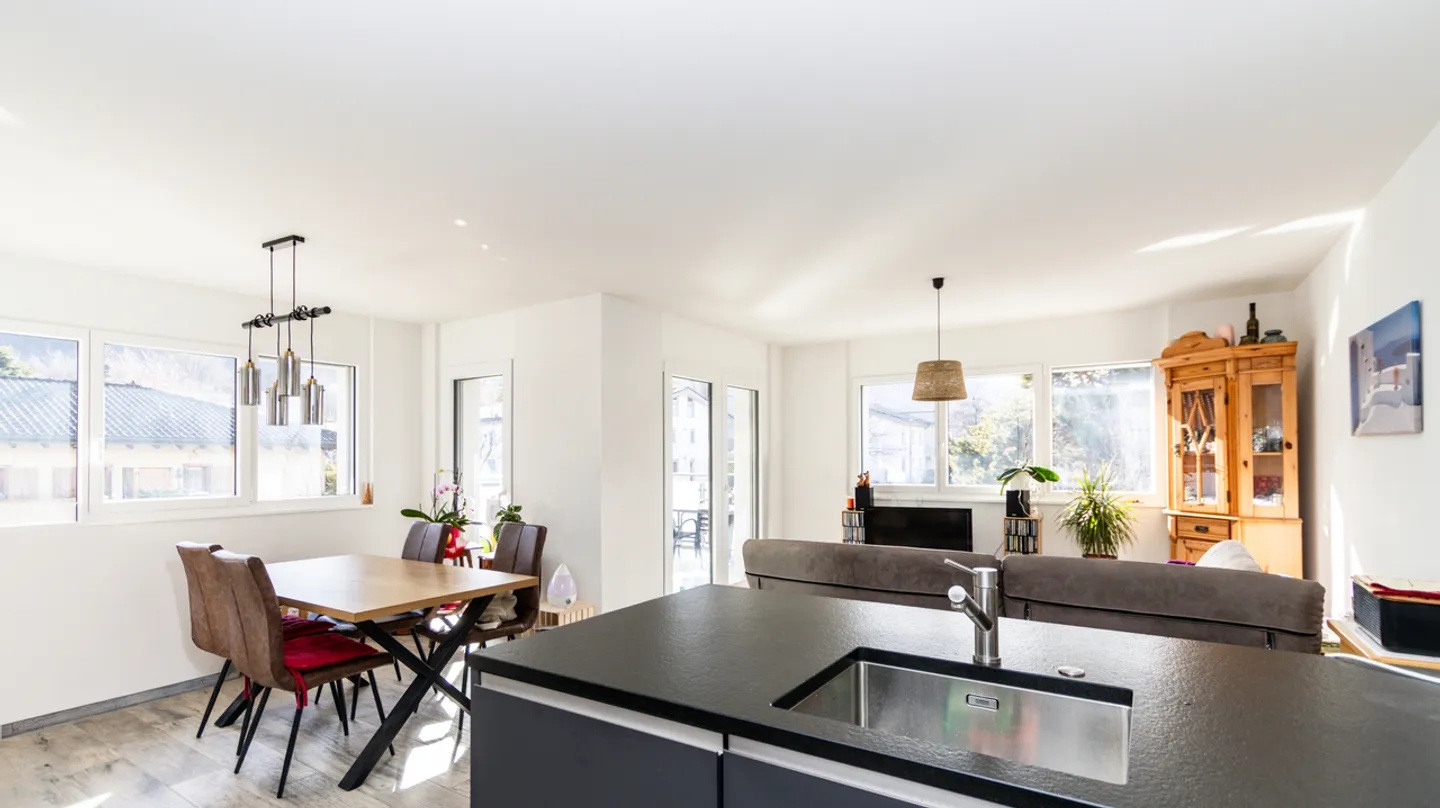 Modern Apartment with Terrace - Photo 2 of 9