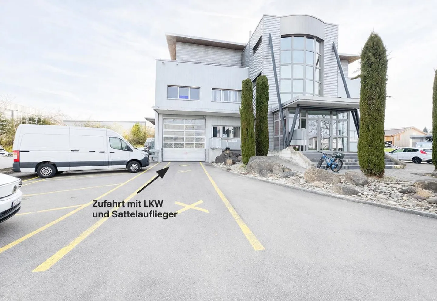 Spazio commerciale attraente e spazioso di 800 m2 in zona industriale - Foto 2 di 5