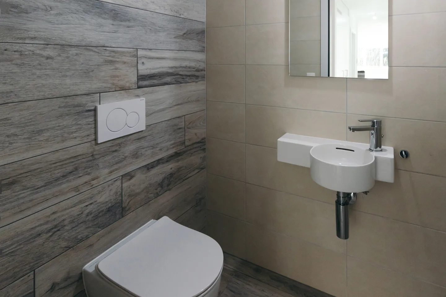 Modern Apartment with Terrace - Photo 6 of 9