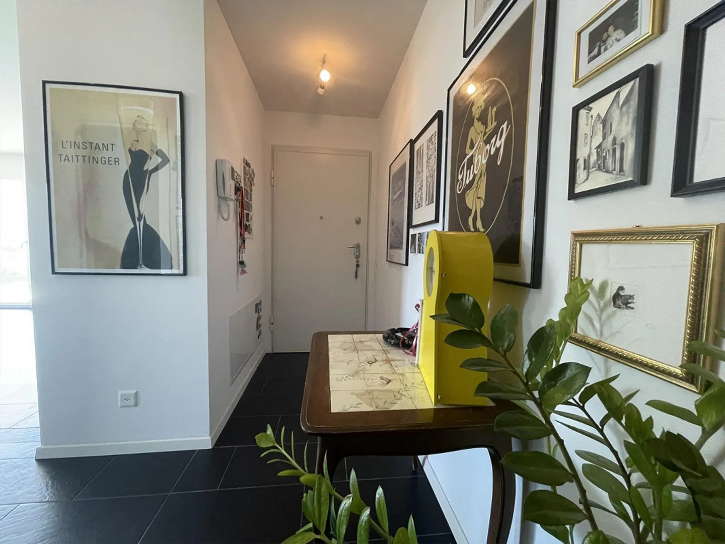 SCHÖNE 3.5-WOHNUNG MIT GROSSER TERRASSE UND 2 PARKPLÄTZEN - Foto 8 von 13