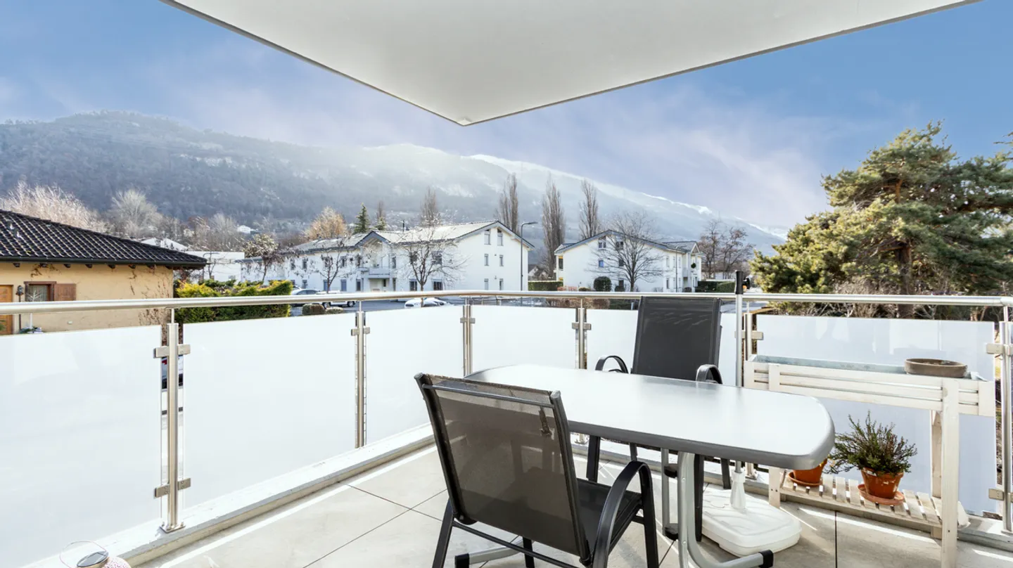 Modern Apartment with Terrace - Photo 7 of 9