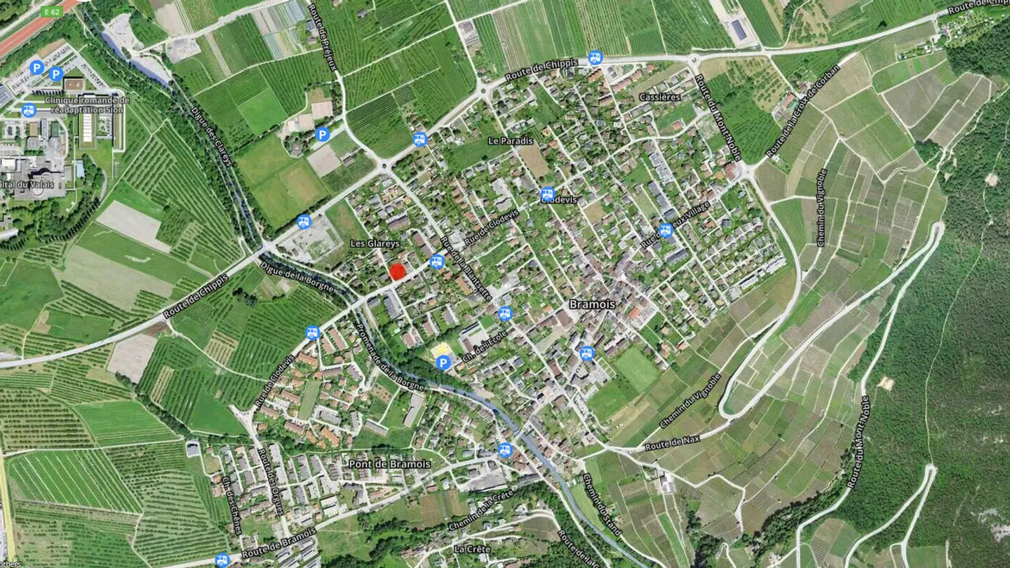 Modern Apartment with Terrace - Photo 9 of 9