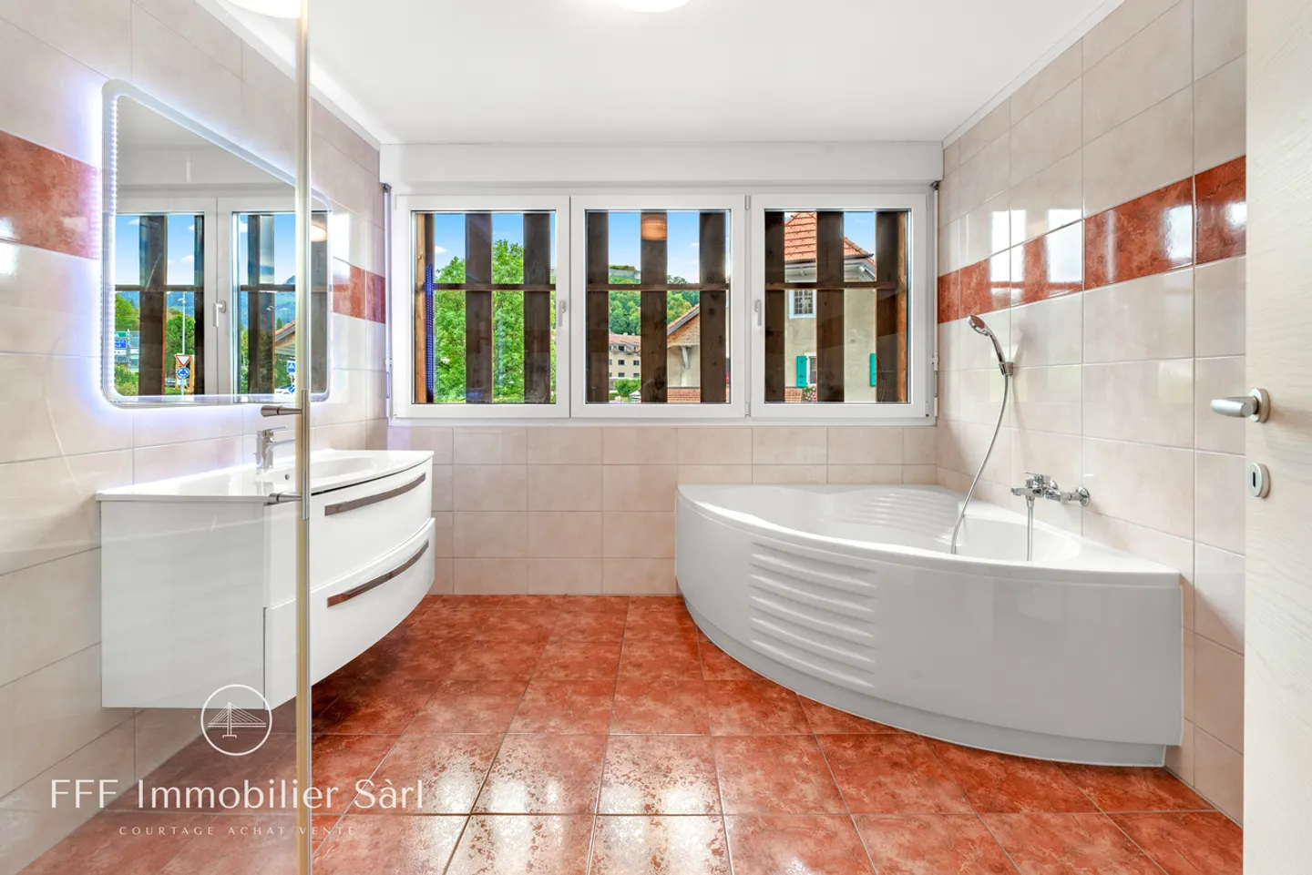 Spacious Apartment with Castle View - Photo 11 of 15