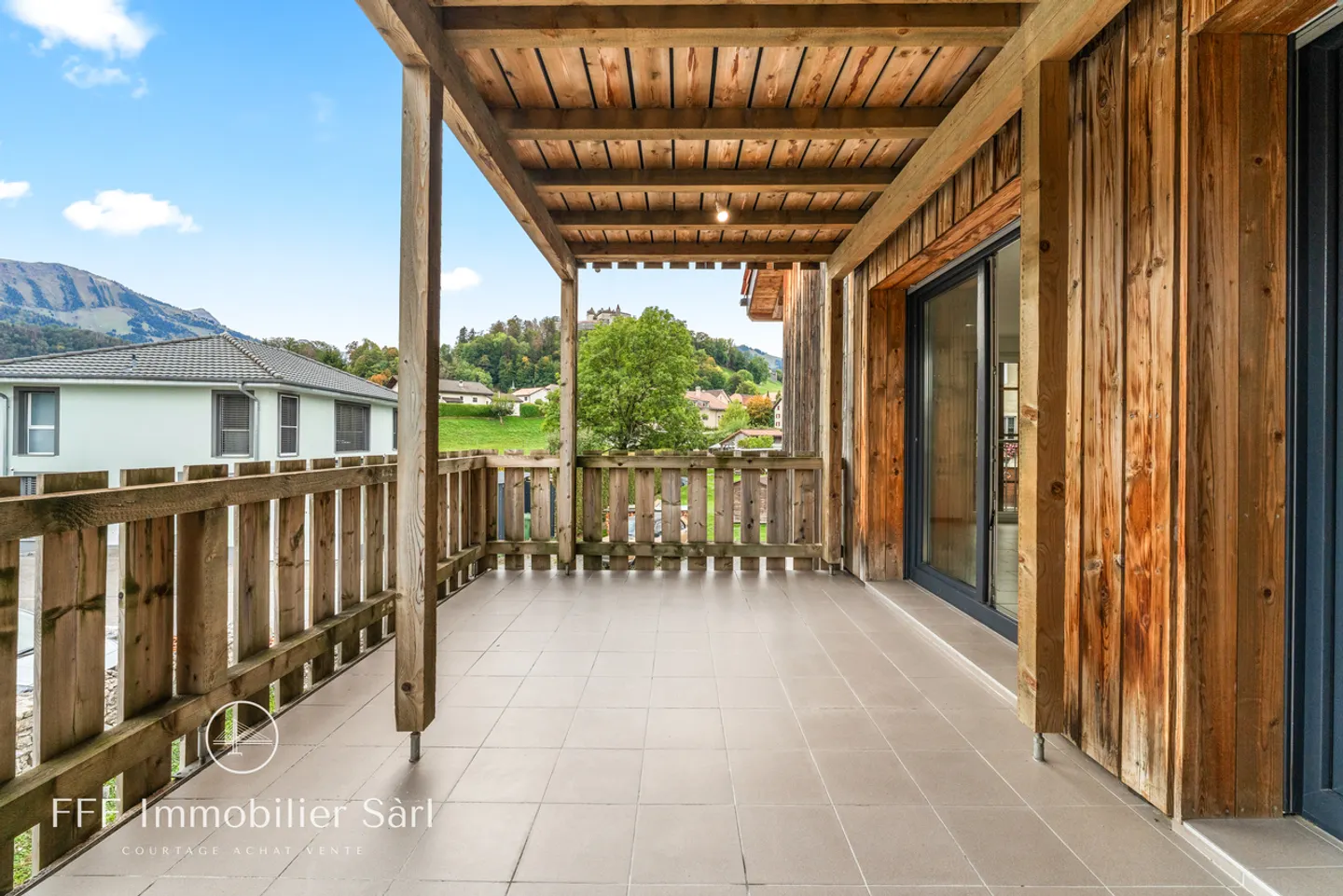 Spacious Apartment with Castle View - Photo 14 of 15
