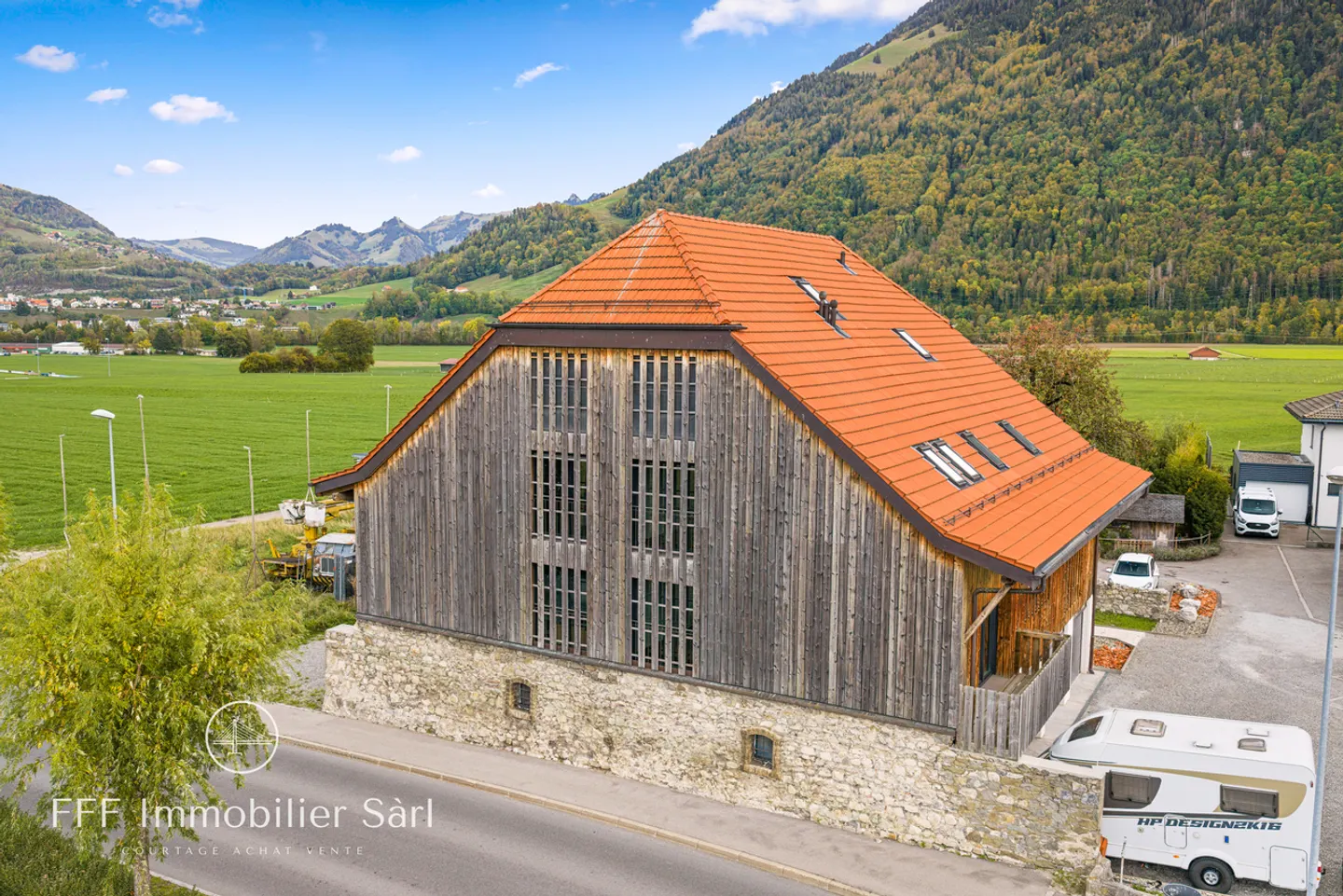 Spacious Apartment with Castle View - Photo 3 of 15