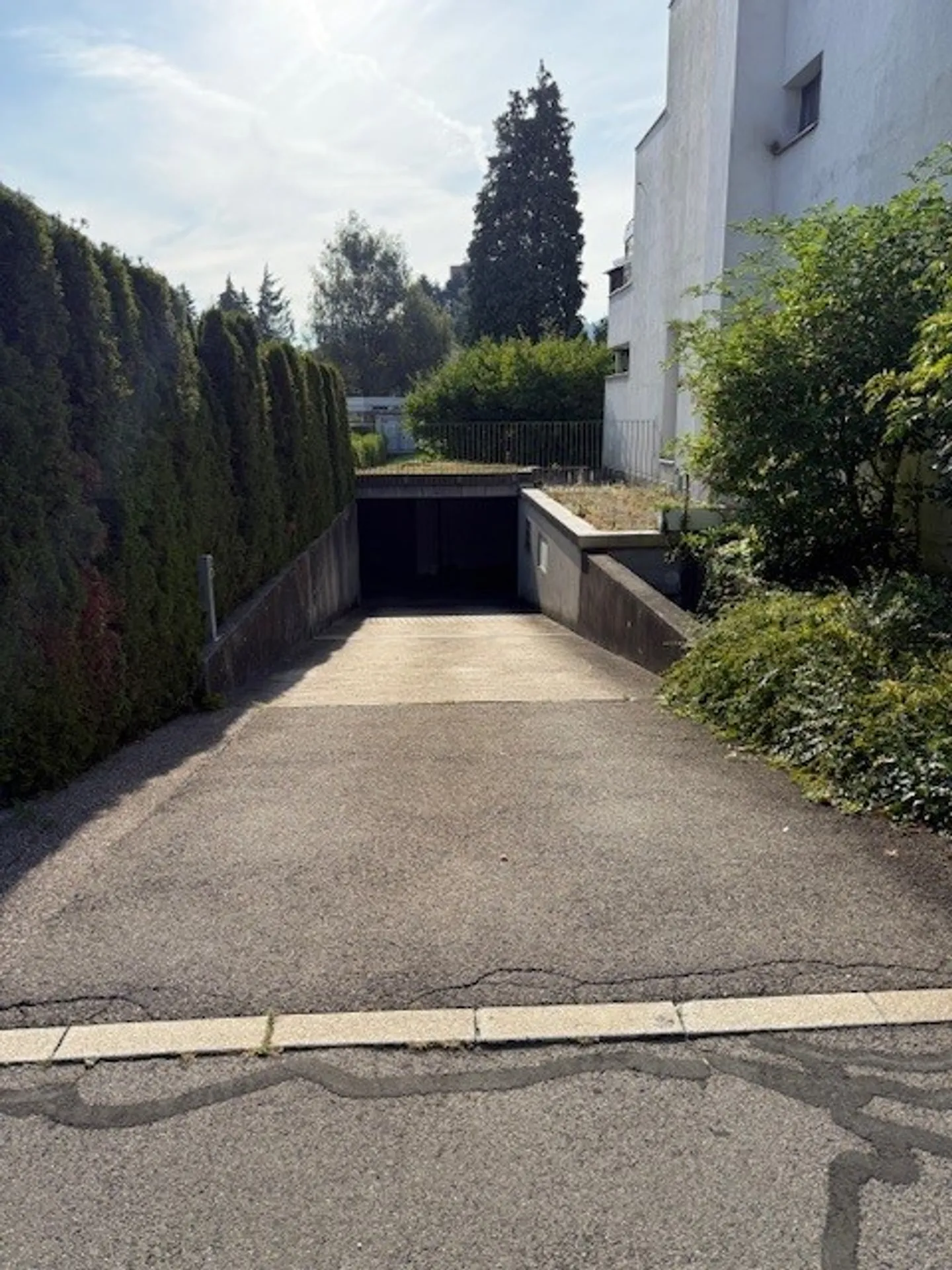 Your parking space is waiting! - Photo 3 of 4
