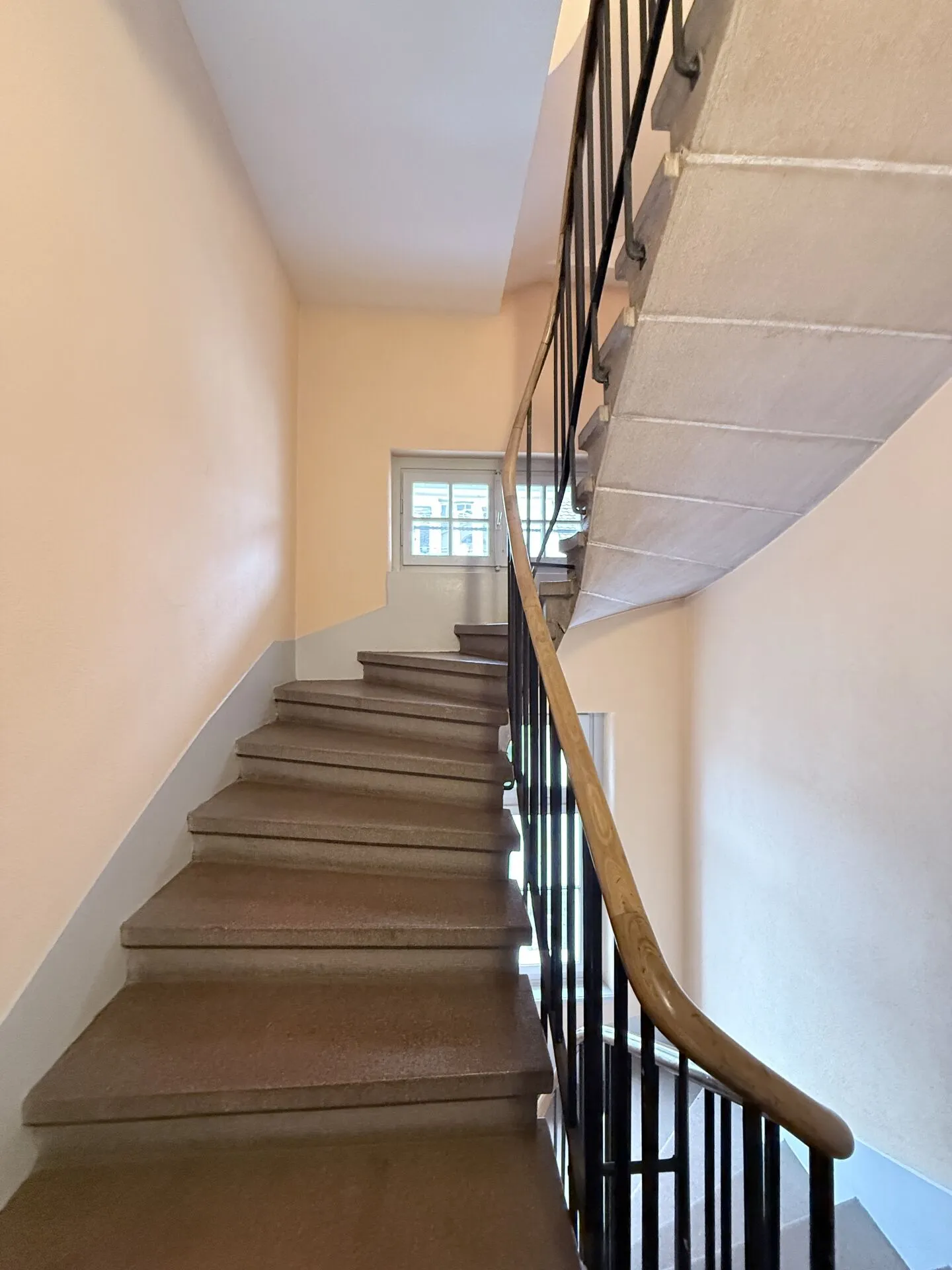 Maison multifamiliale dans un emplacement parfait ! - Photo 5 sur 6