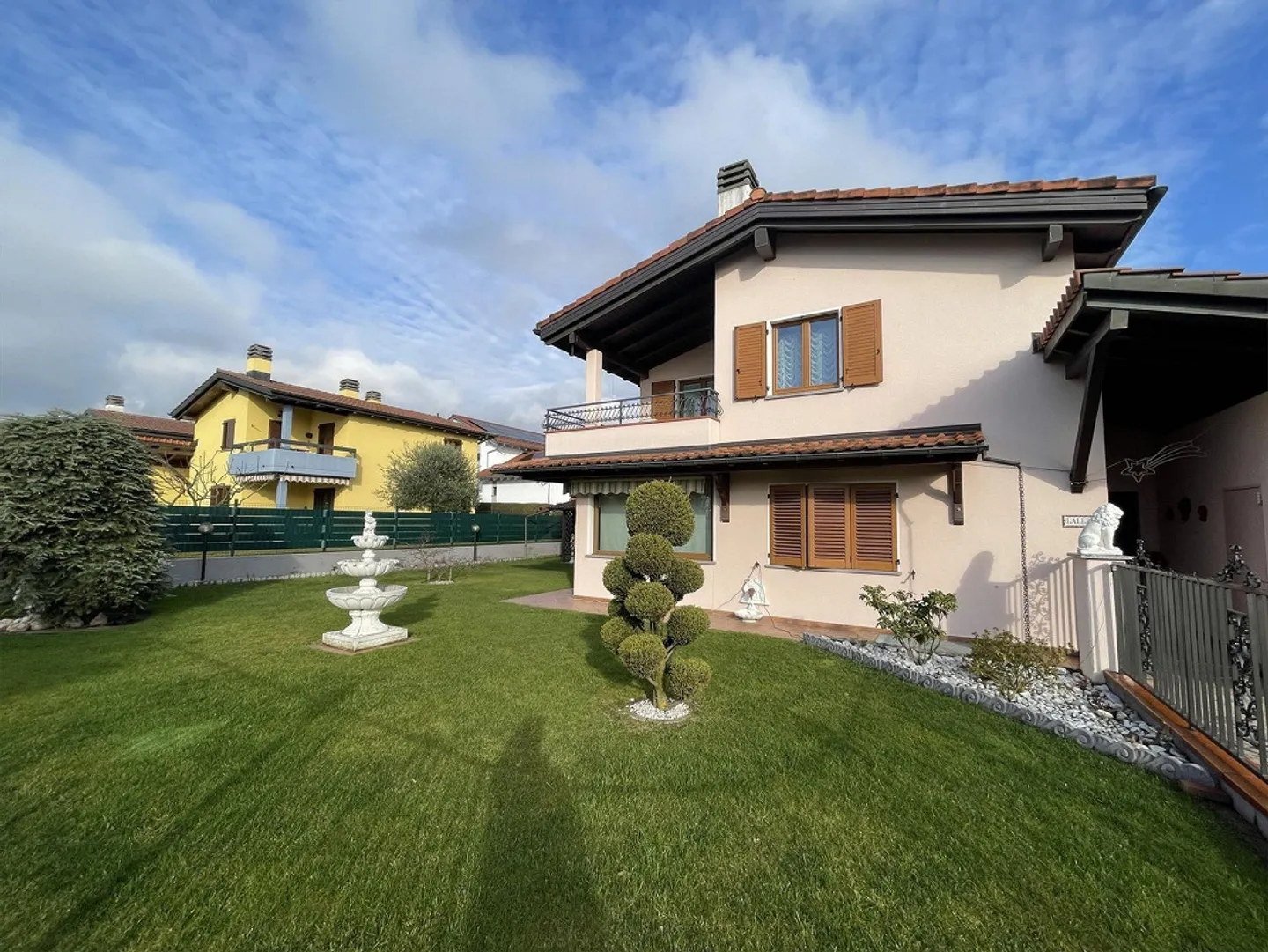 MAISON INDIVIDUELLE MERVEILLEUSE 4.5 AVEC JARDIN BIEN ENTRETIENU - Photo 10 sur 13