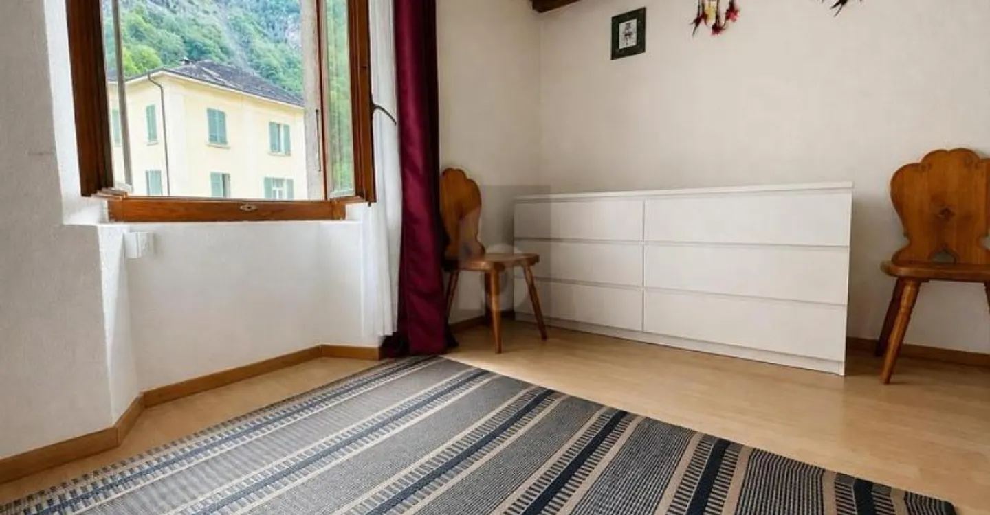 TYPISCH IN EINER ZENTRALEN UND SONNIGEN LAGE - Foto 4 von 5