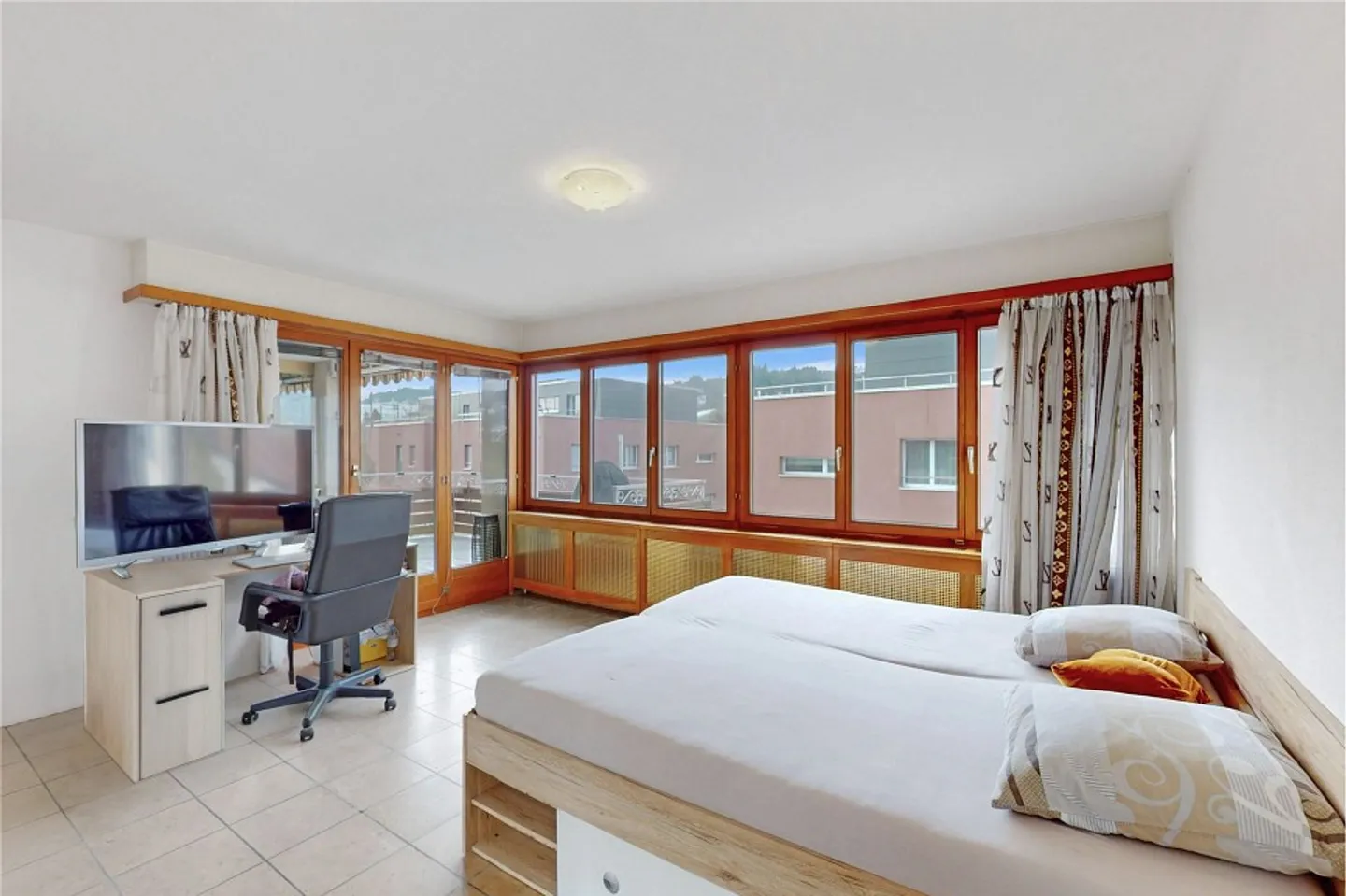 Attico-Penthouse in Centro - Camino, 2 Posti Auto Inclusi, Nuovo Riscaldamento a Pellet - Foto 10 di 13