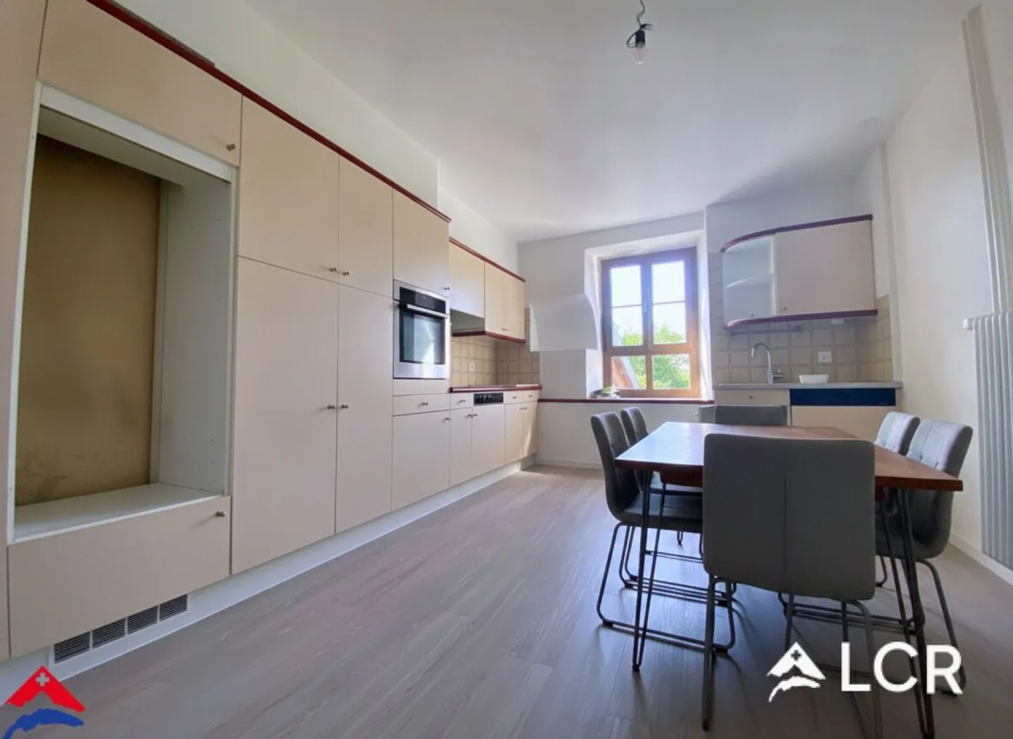 Appartement rénové dans un quartier calme - Photo 3 sur 10