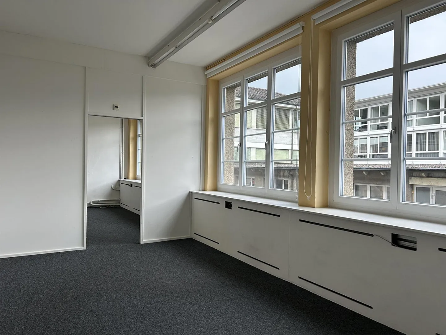 Deux bureaux avec entrée et petite kitchenette - Photo 3 sur 9
