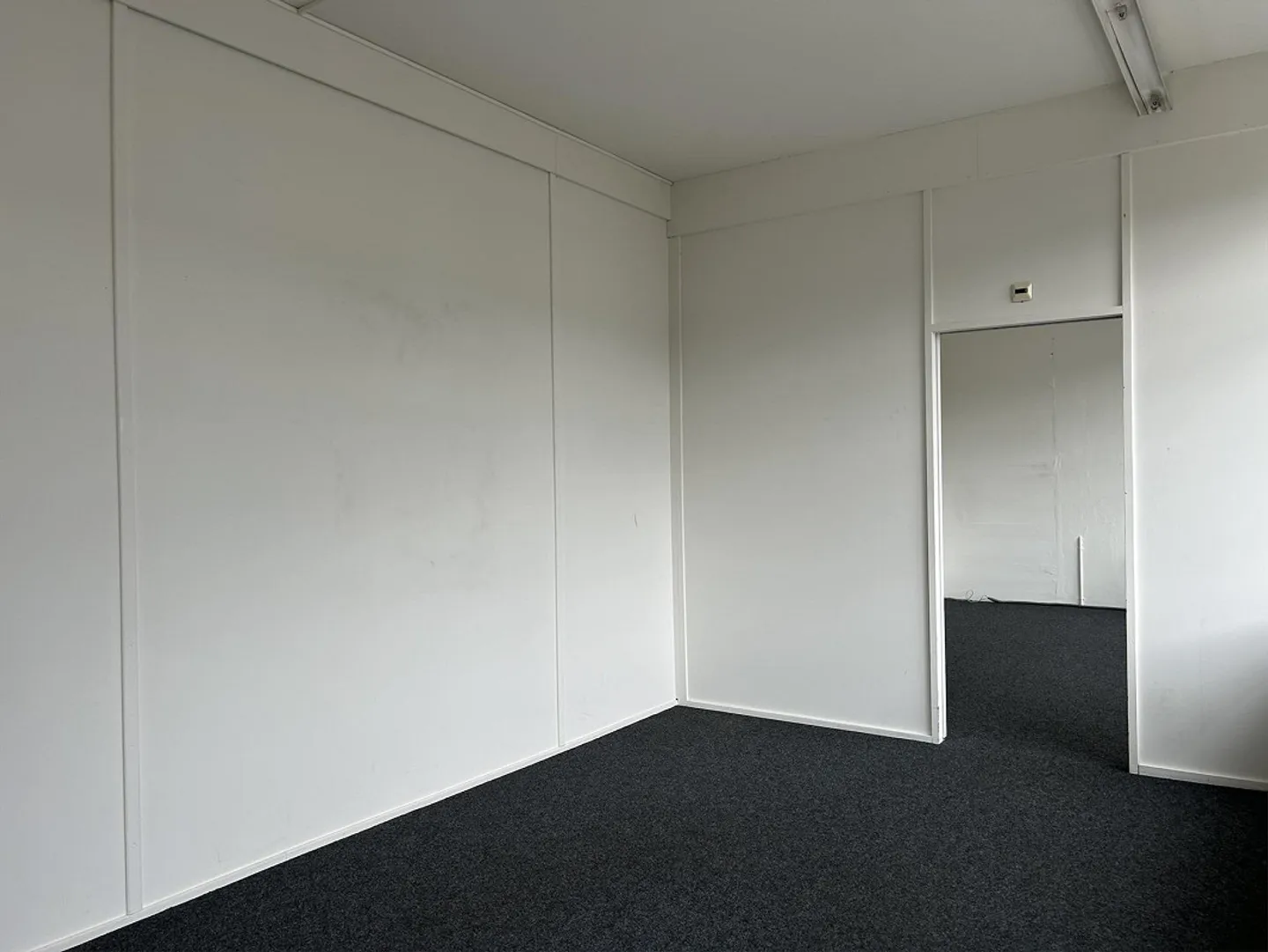 Deux bureaux avec entrée et petite kitchenette - Photo 4 sur 9