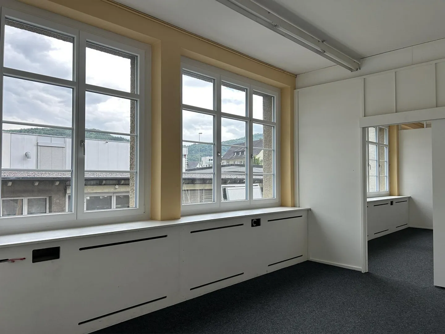 Deux bureaux avec entrée et petite kitchenette - Photo 6 sur 9