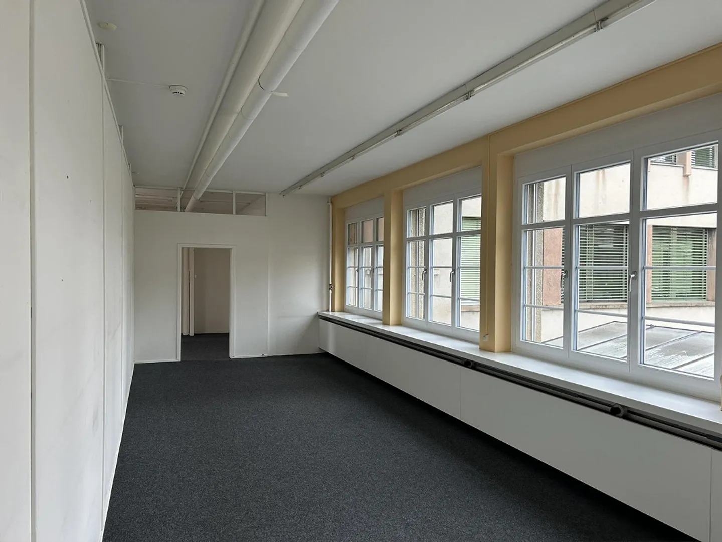 Deux bureaux avec entrée et petite kitchenette - Photo 8 sur 9