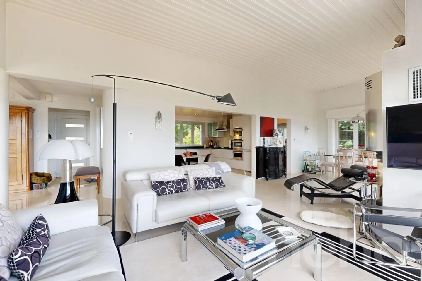 Außergewöhnliche zeitgenössische Villa mit Pool und Blick auf den Neuenburgersee - Foto 5 von 12