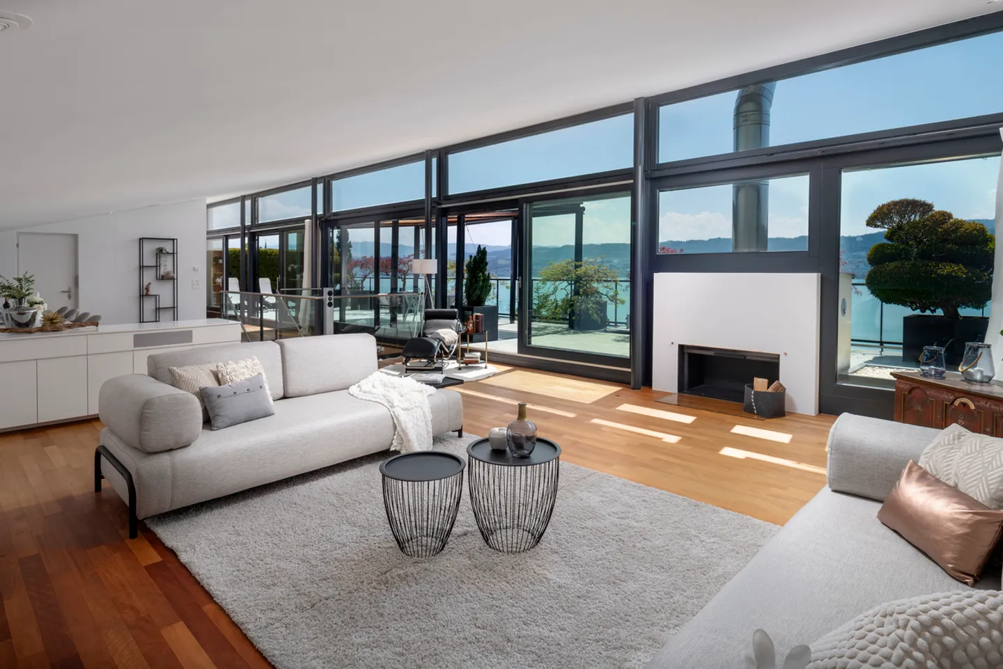 Luxuriöse Attika-Wohnung mit Seeblick - Foto 1 von 14