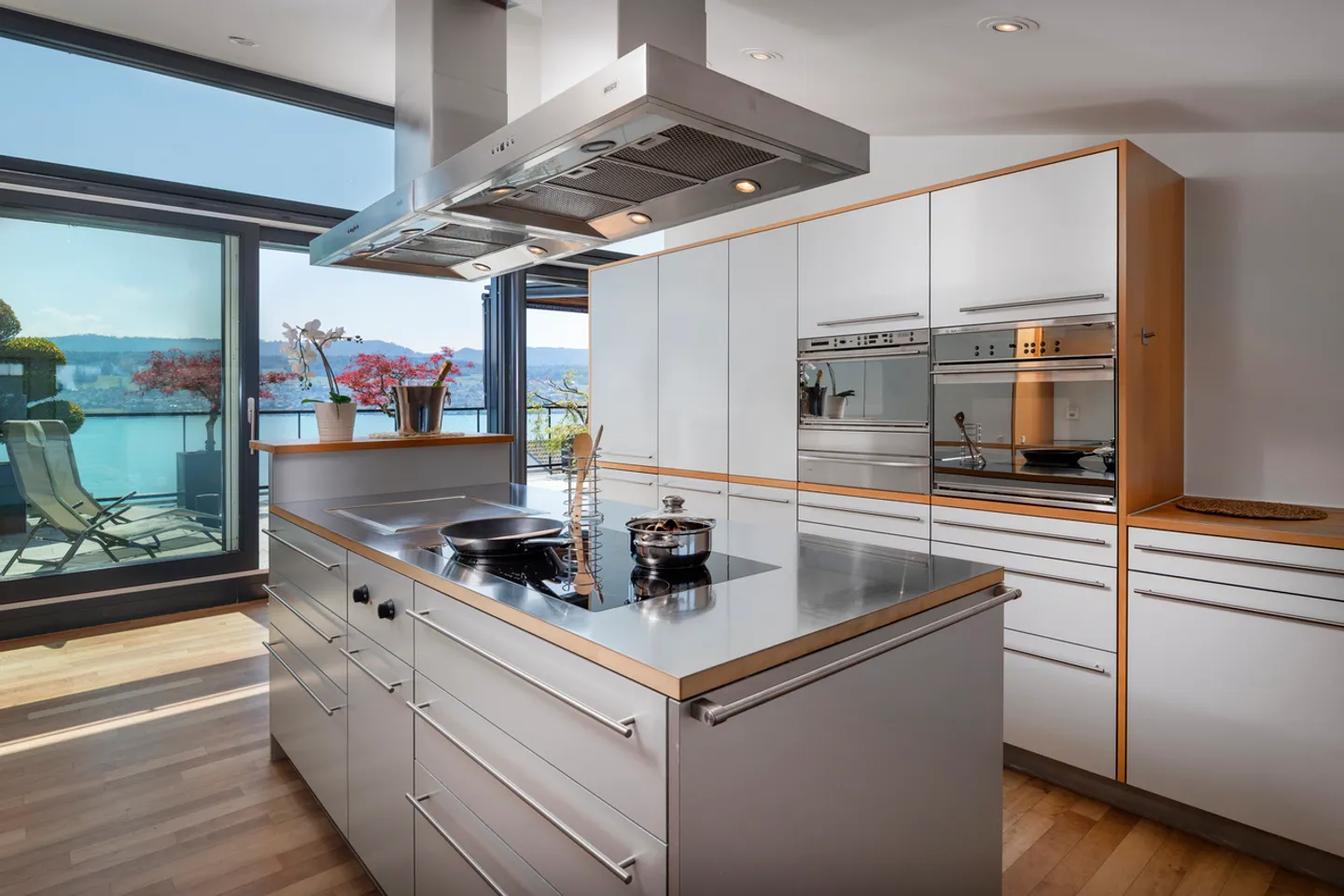 Luxuriöse Attika-Wohnung mit Seeblick - Foto 3 von 14
