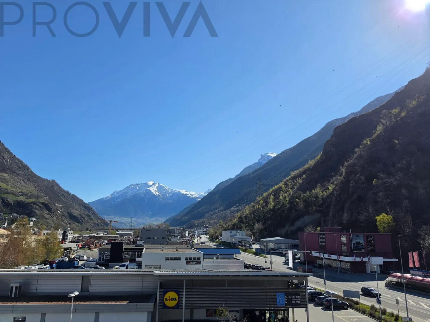 Spazioso, luminoso con grande balcone - Foto 4 di 14