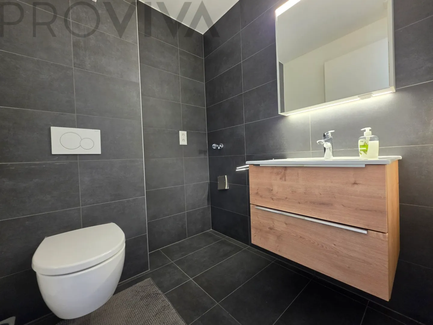 Spazioso, luminoso con grande balcone - Foto 5 di 14