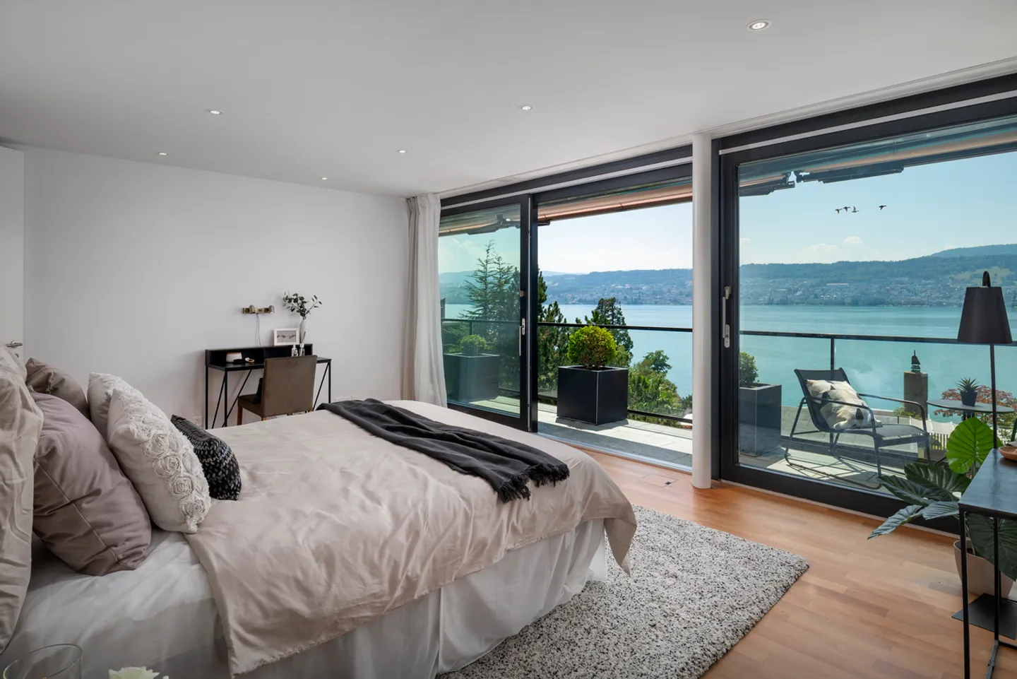 Luxuriöse Attika-Wohnung mit Seeblick - Foto 7 von 14