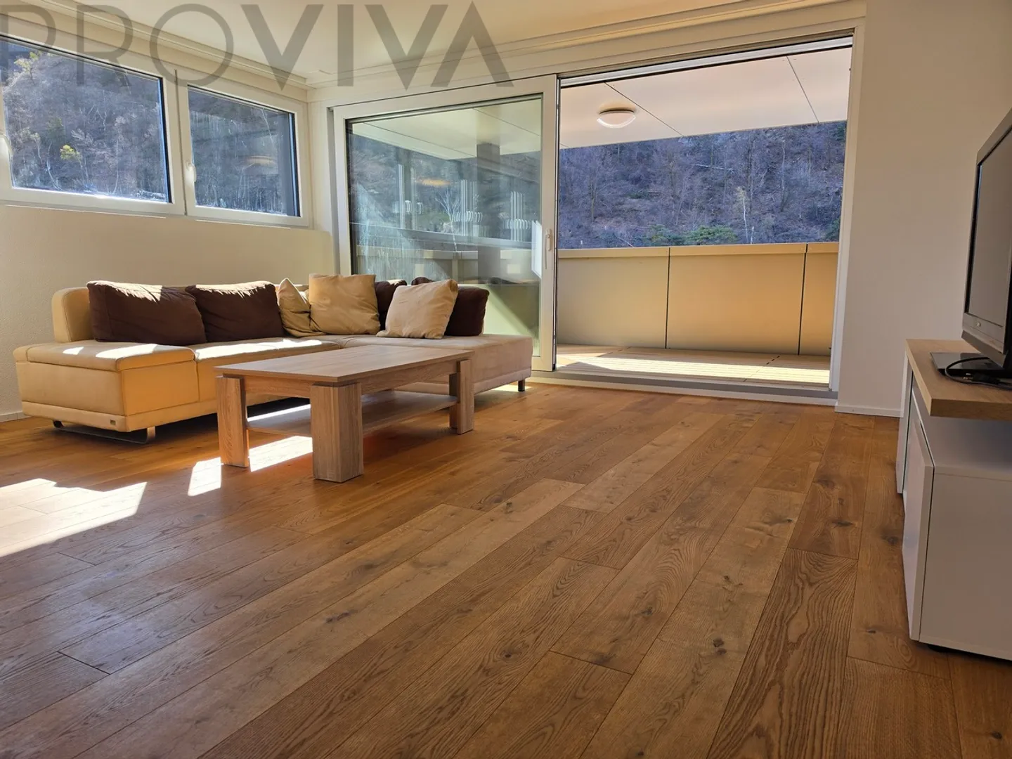 Spazioso, luminoso con grande balcone - Foto 9 di 14