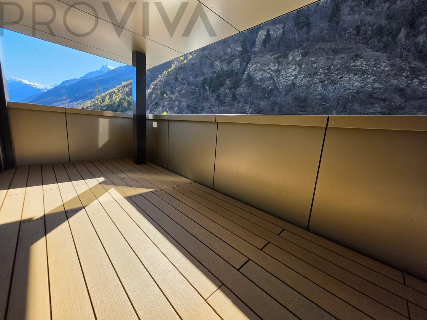 Spazioso, luminoso con grande balcone - Foto 2 di 14